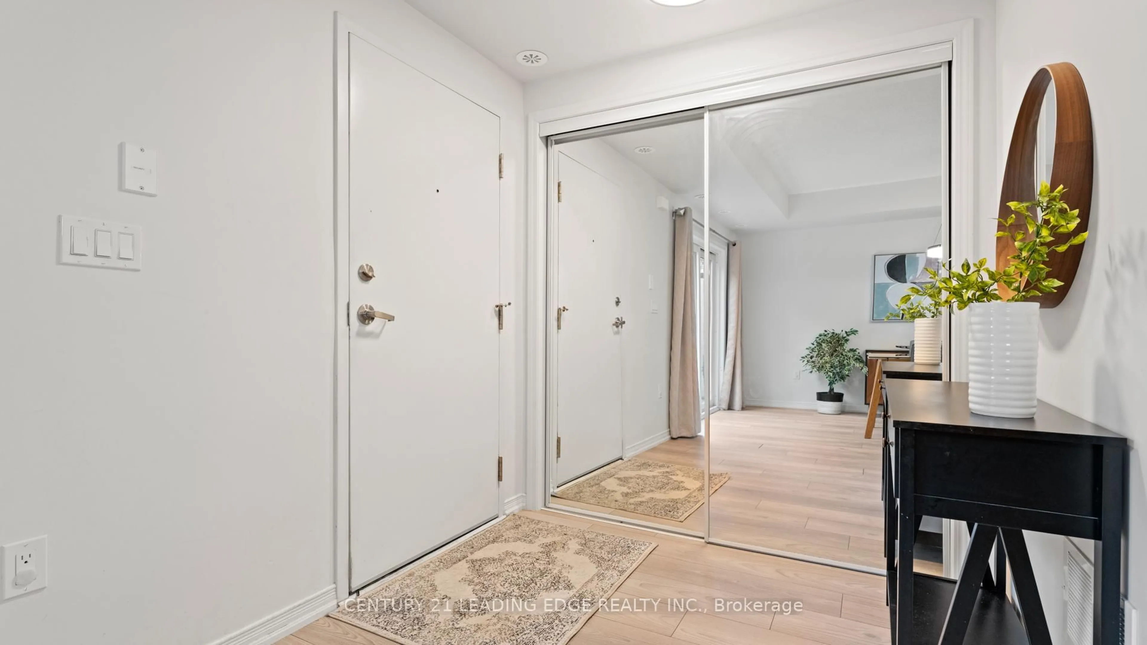 Indoor entryway for 8835 Sheppard Ave #112, Toronto Ontario M1B 5R7