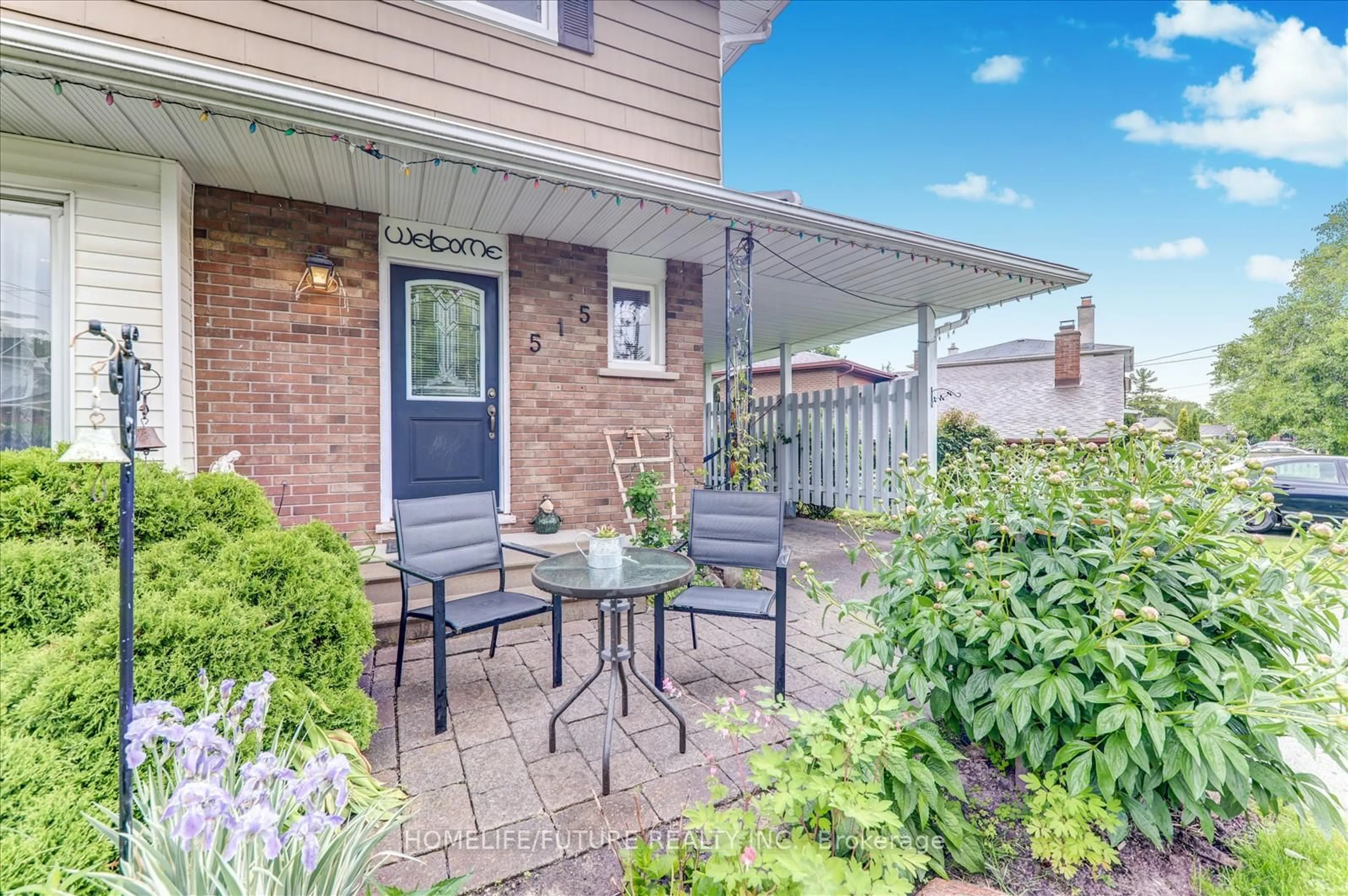 Patio, street for 515 Harwood Dr, Oshawa Ontario L1G 2V2
