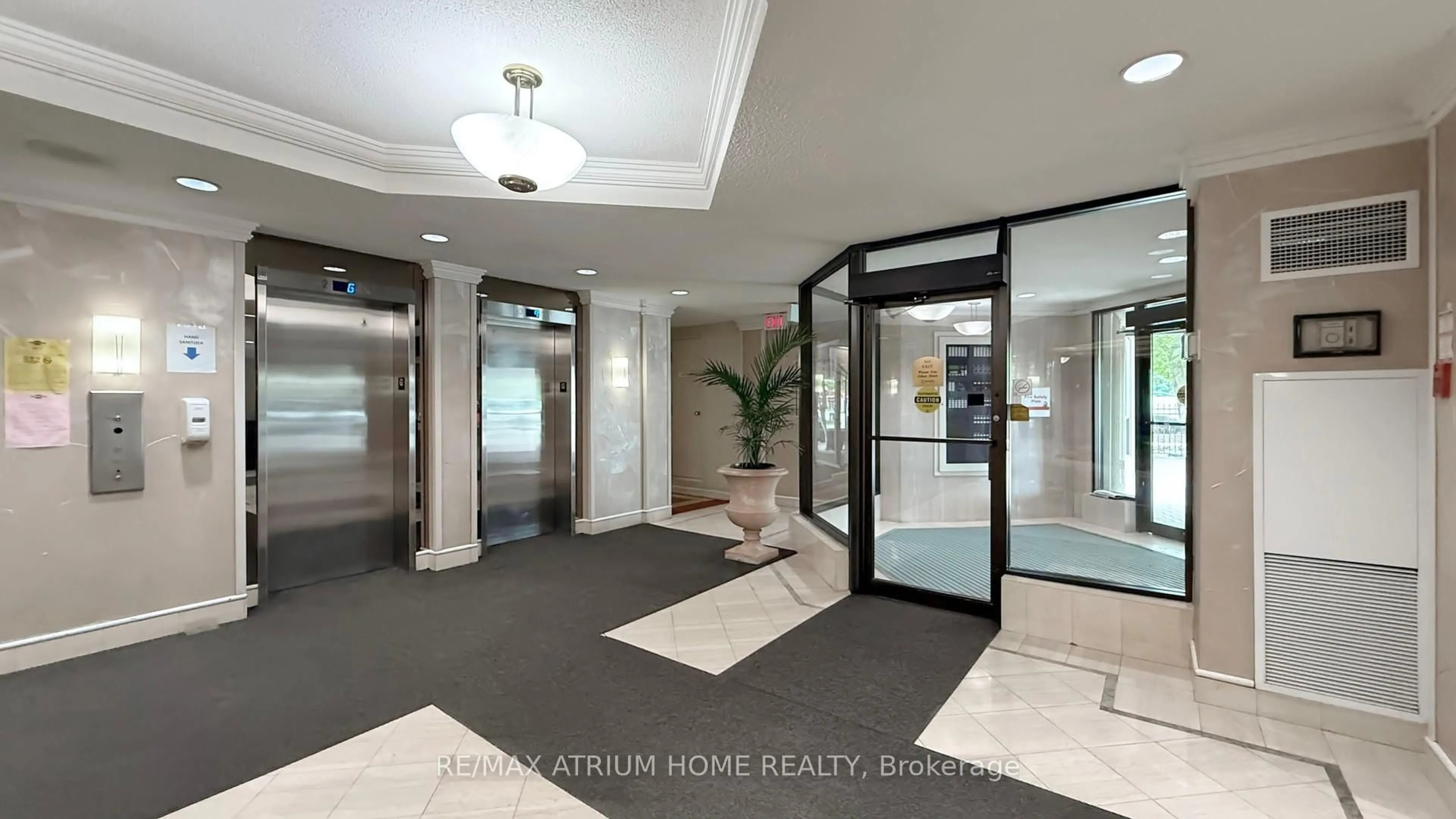 Indoor foyer for 75 Bamburgh Circ #524, Toronto Ontario M1W 3W1
