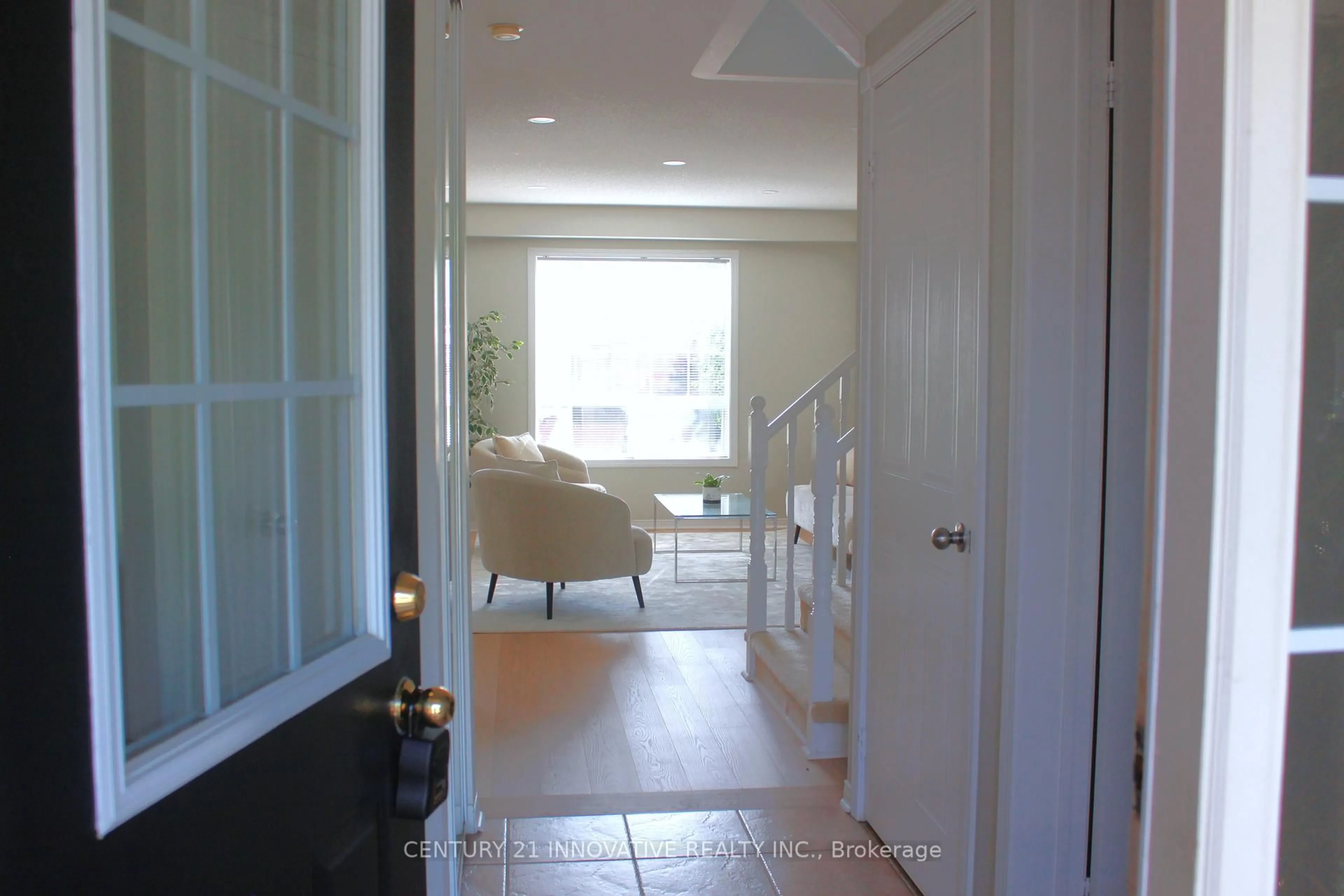 Indoor entryway for 28 Beachgrove Cres, Whitby Ontario L1R 3G2