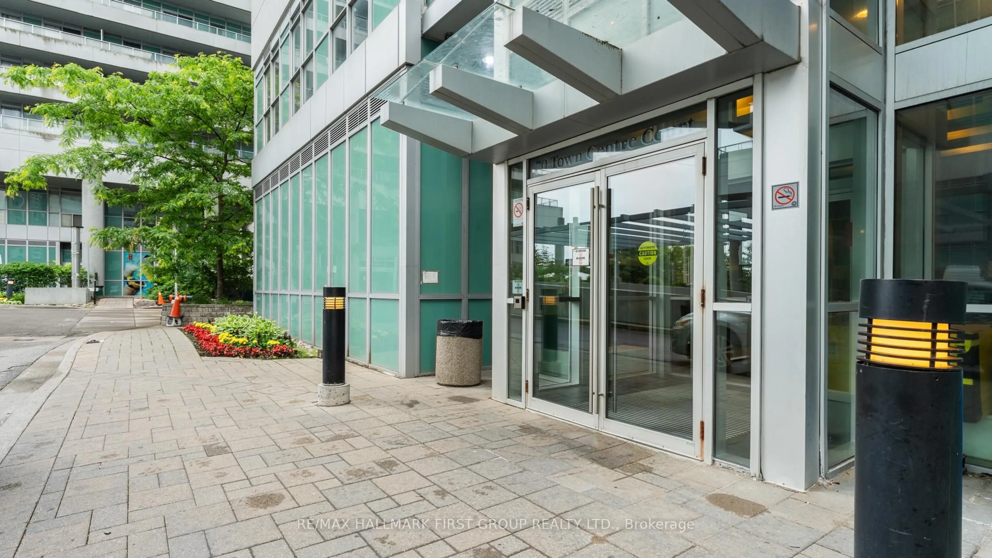 Indoor foyer for 70 Town Centre Crt #405, Toronto Ontario M1P 0B2