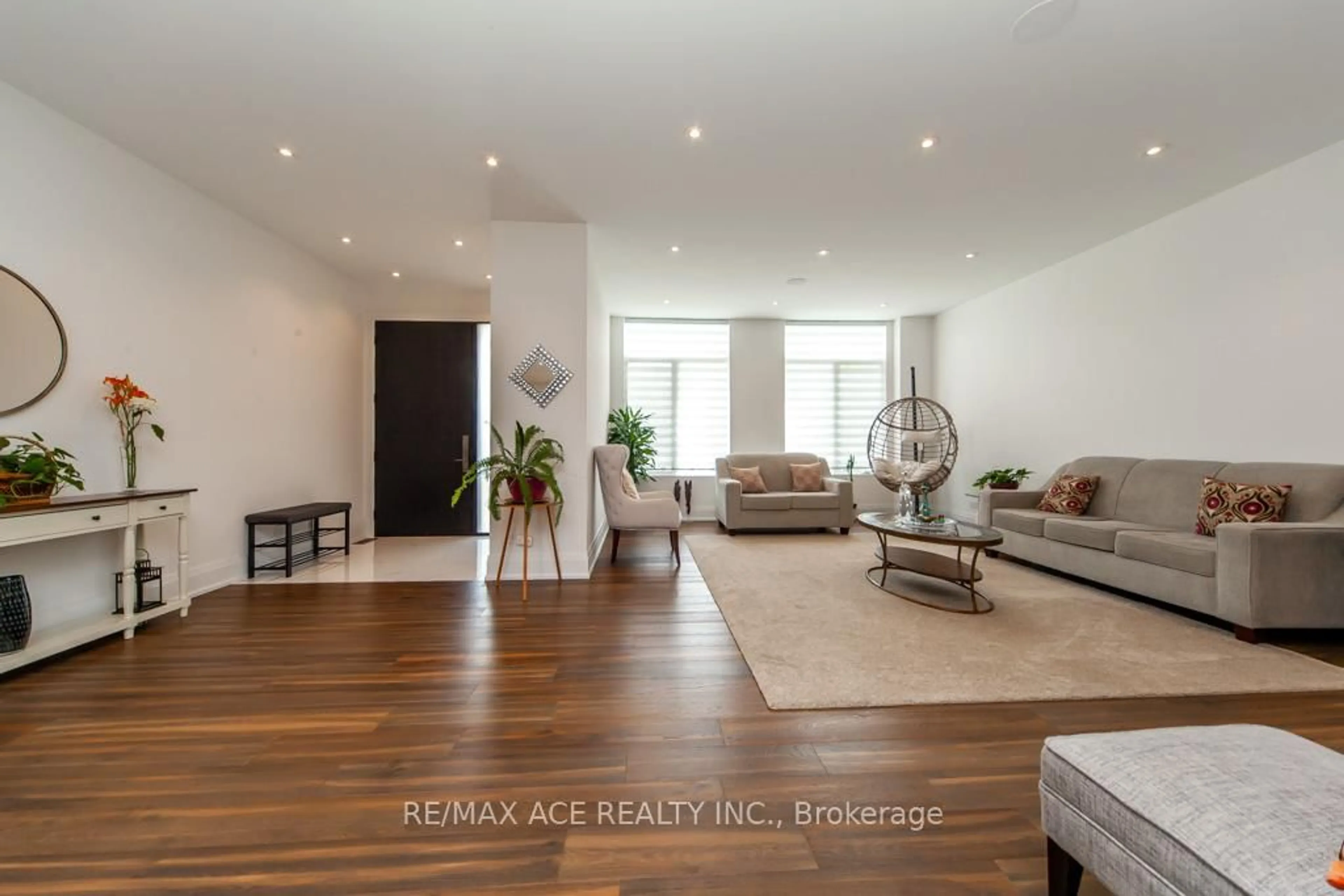 Living room with furniture, unknown for 44 Muir Dr, Toronto Ontario M1M 3B4