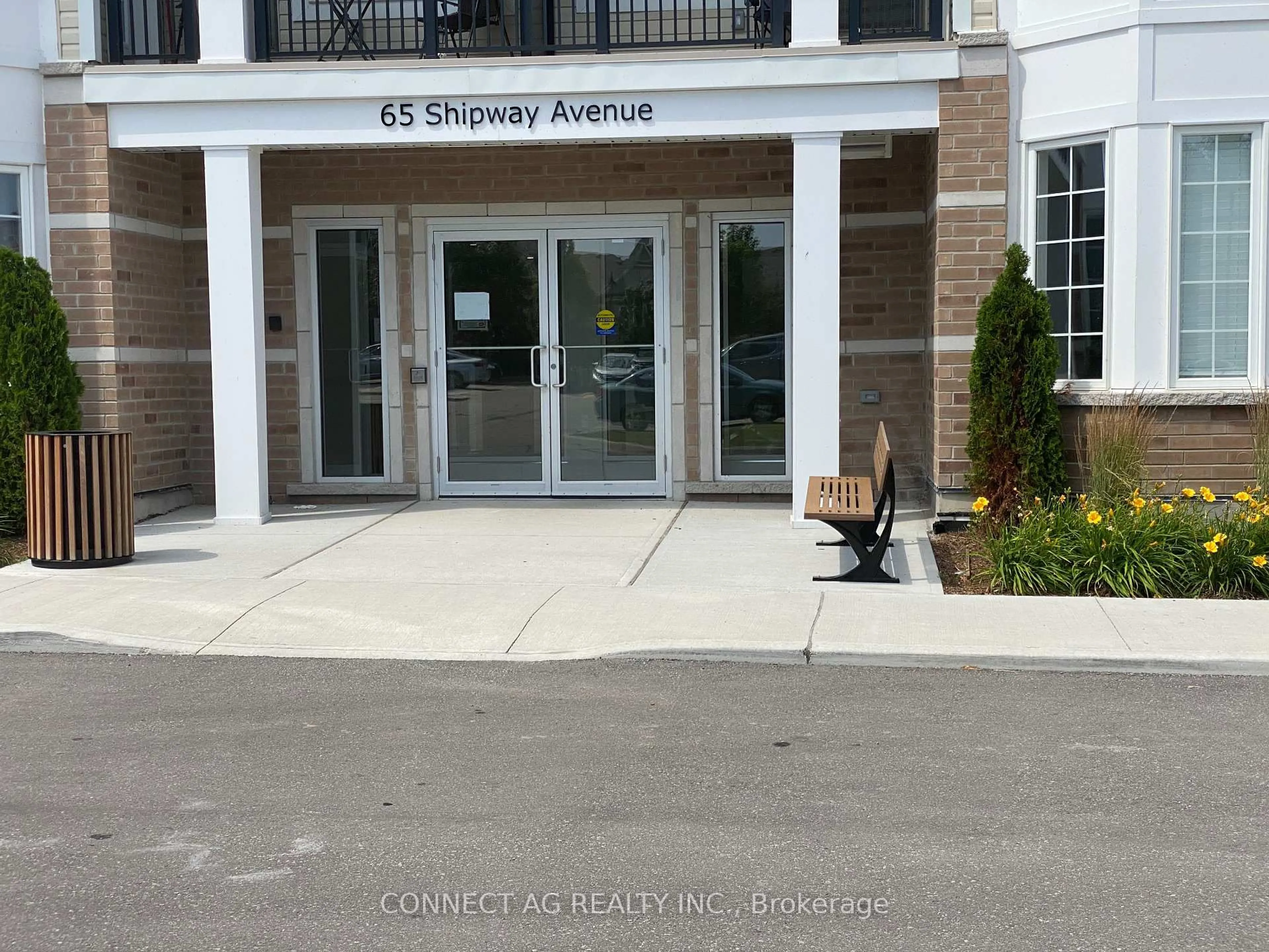 Indoor foyer for 65 Shipway Ave #111, Clarington Ontario L1B 0W2