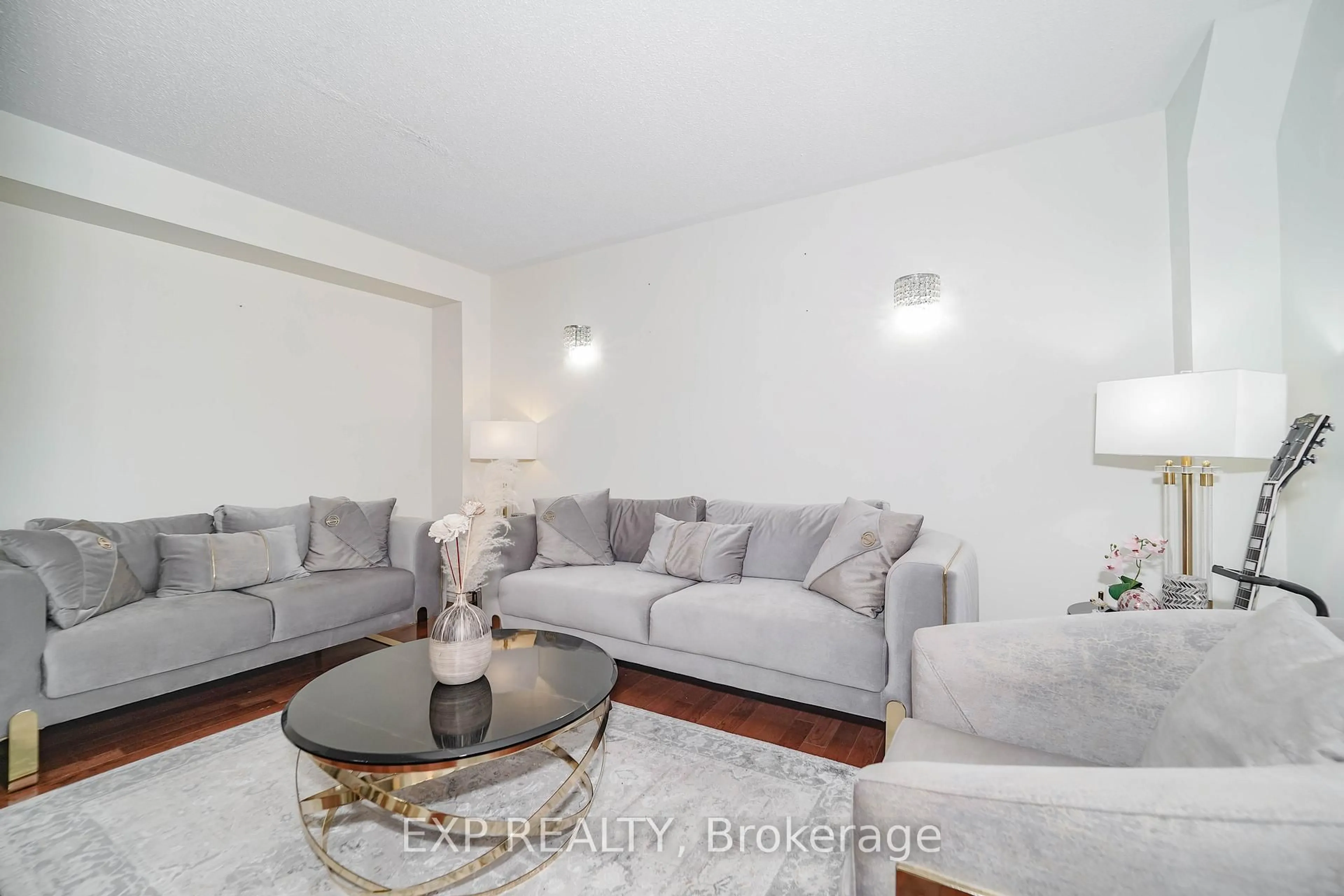 Living room with furniture, unknown for 78 Merchants Ave, Whitby Ontario L1P 1S6