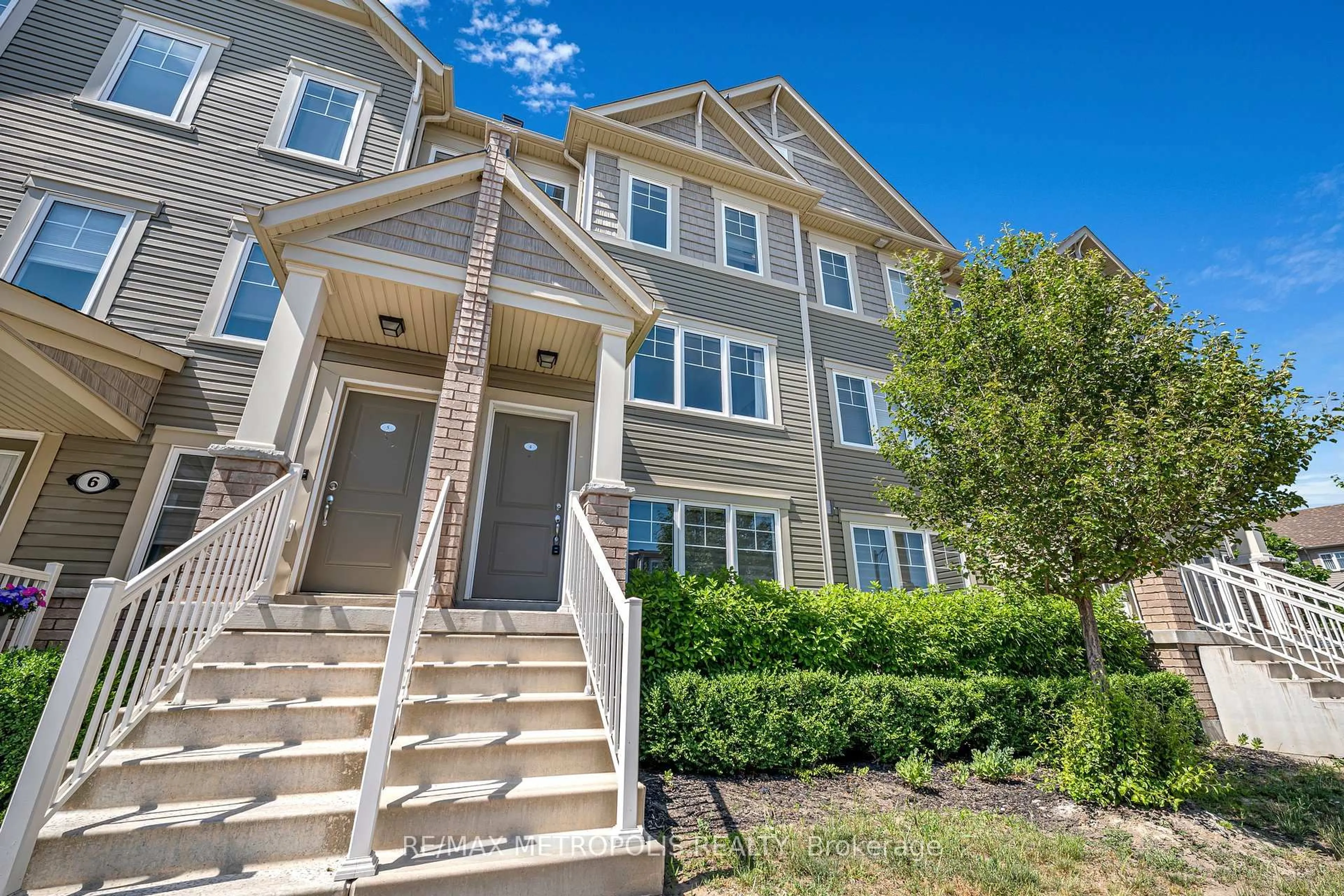 Unknown for 2500 Hill Rise Crt #4, Oshawa Ontario L1L 0M6