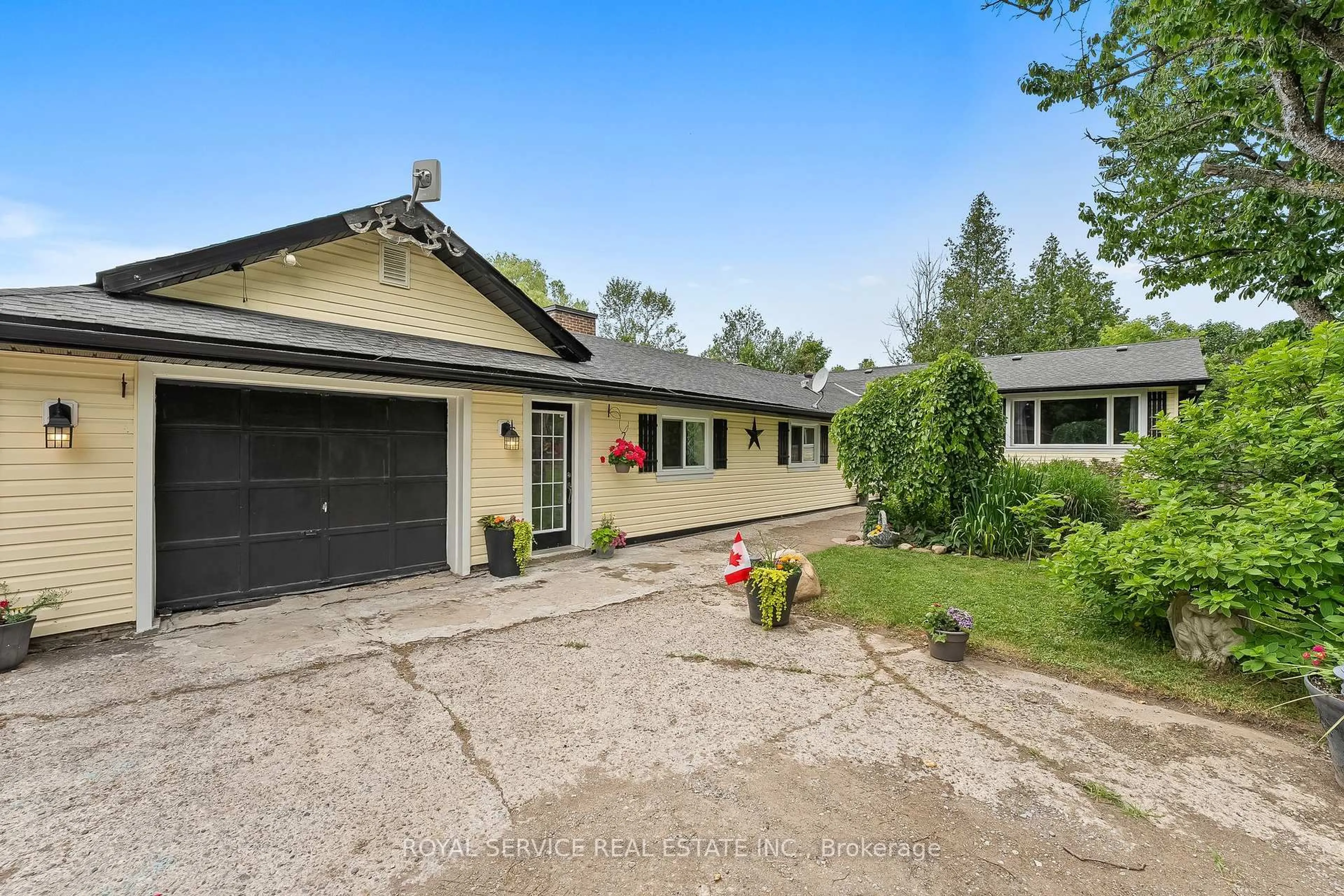 A pic from outside/outdoor area/front of a property/back of a property/a pic from drone, street for 2030 Morgans Rd, Clarington Ontario L1B 1L9