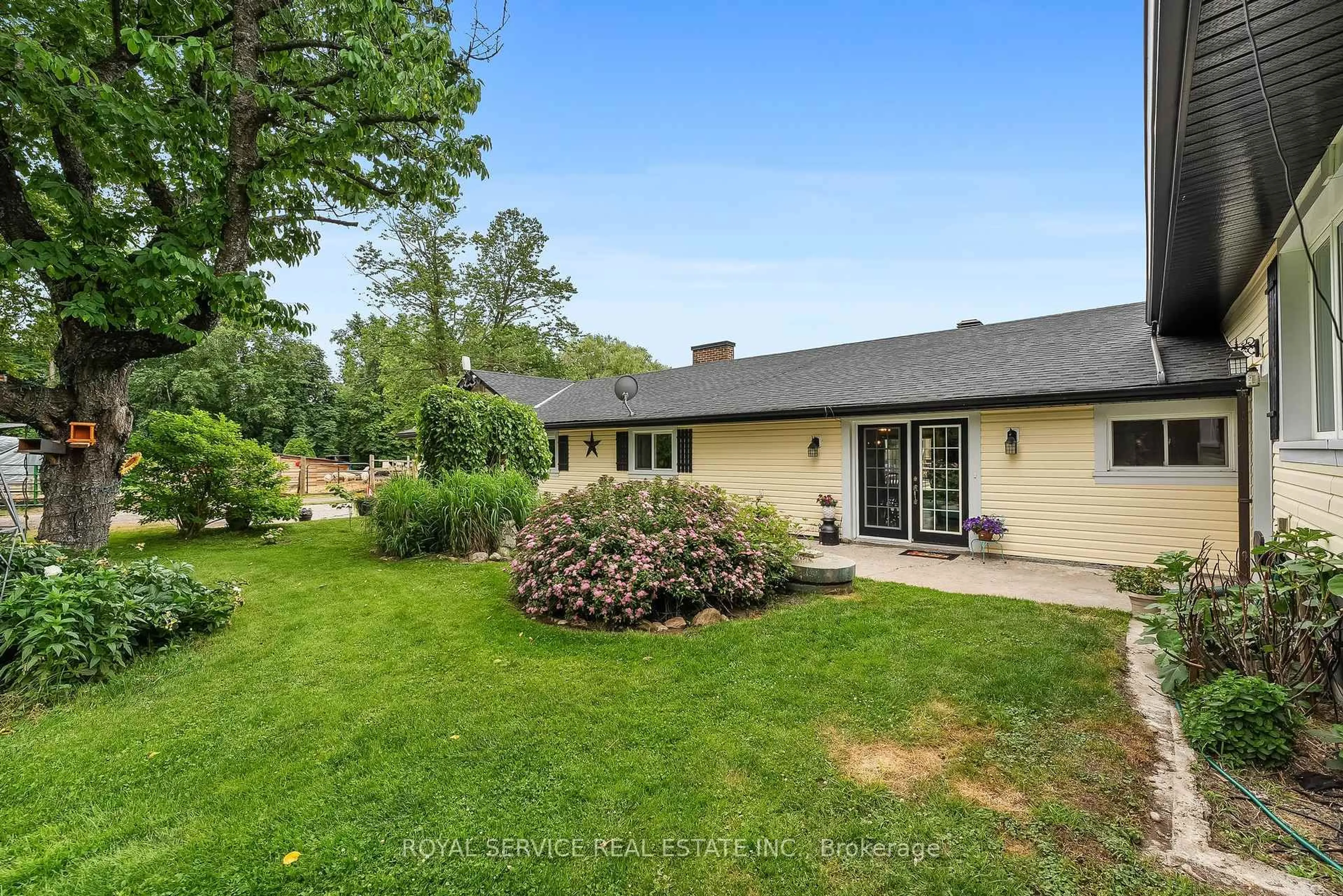 Patio, unknown for 2030 Morgans Rd, Clarington Ontario L1B 1L9