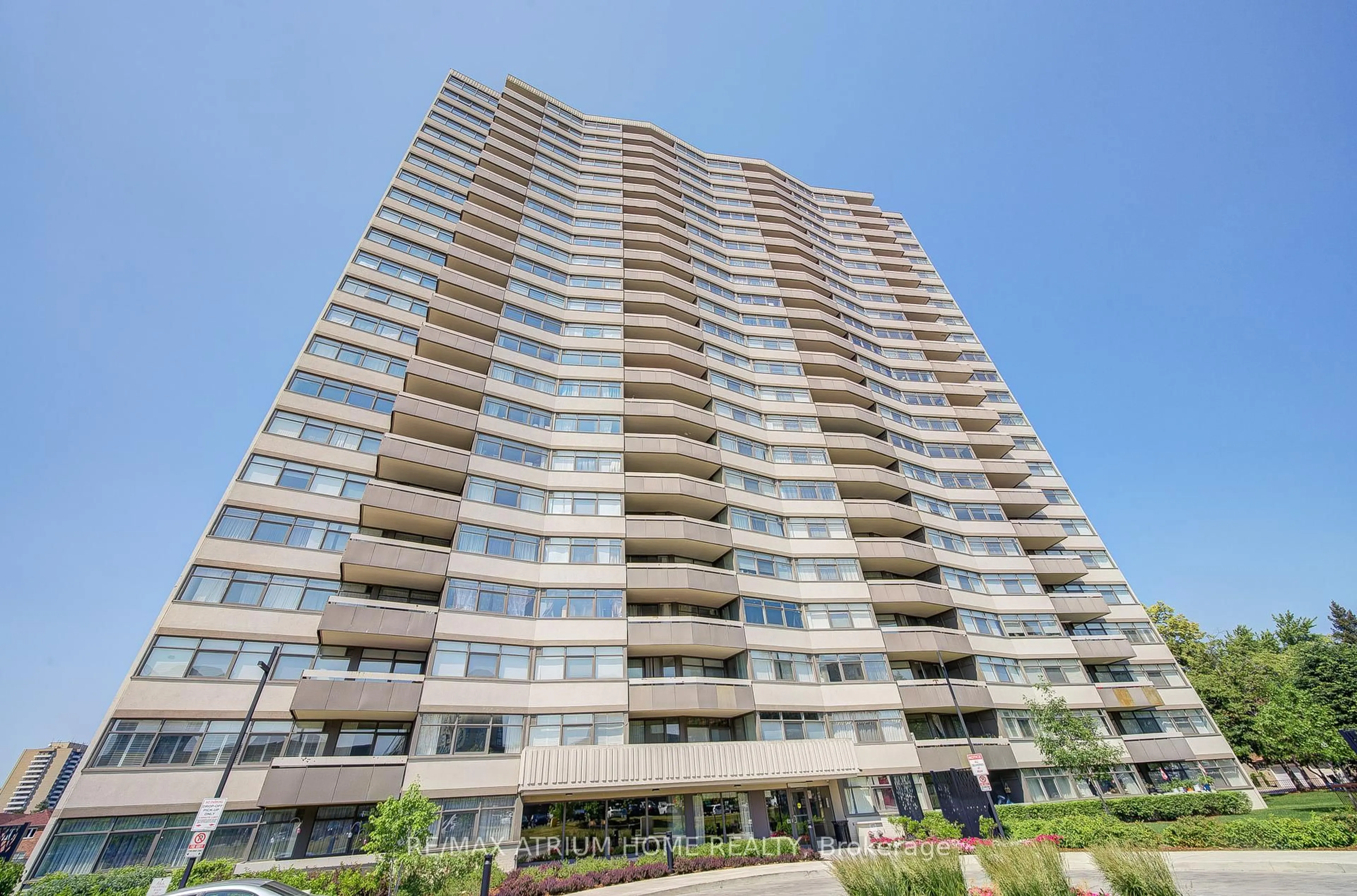 Patio, building for 3131 Bridletowne Circ #701, Toronto Ontario M1W 2S9