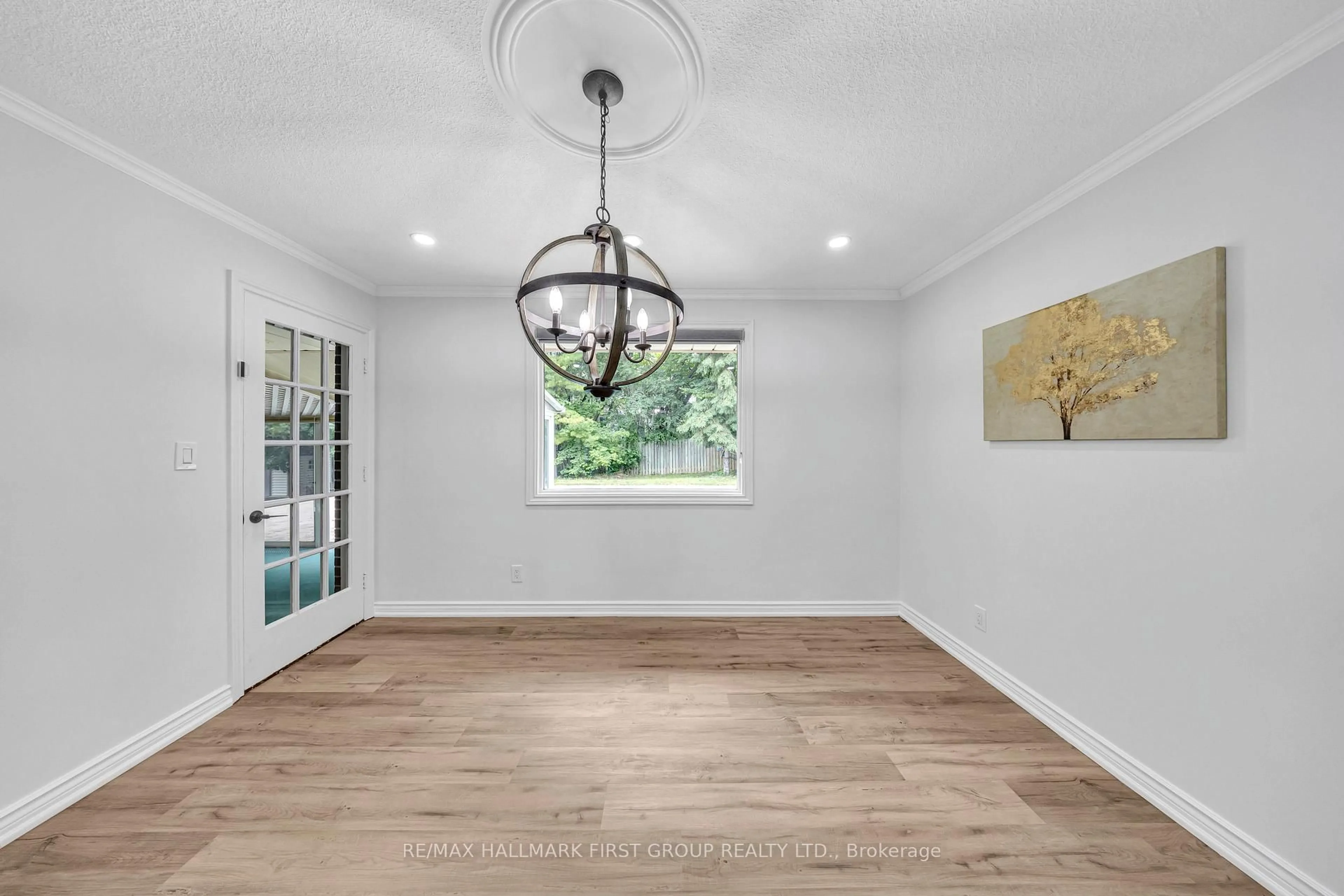 Indoor entryway for 890 Briarwood Dr, Oshawa Ontario L1K 2A6