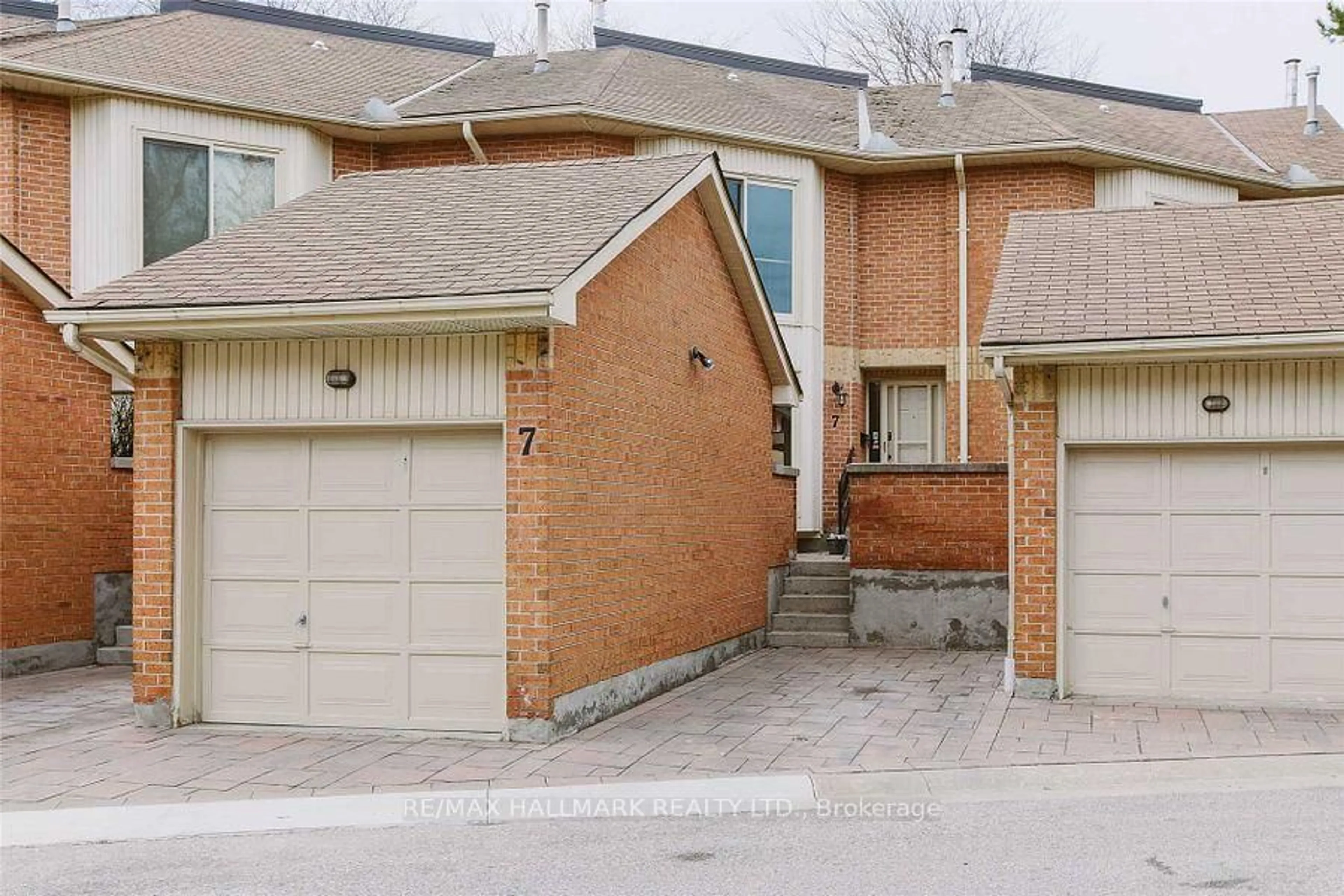 Home with brick exterior material, street for 7 Rodeo Ptwy, Toronto Ontario M1N 4E1