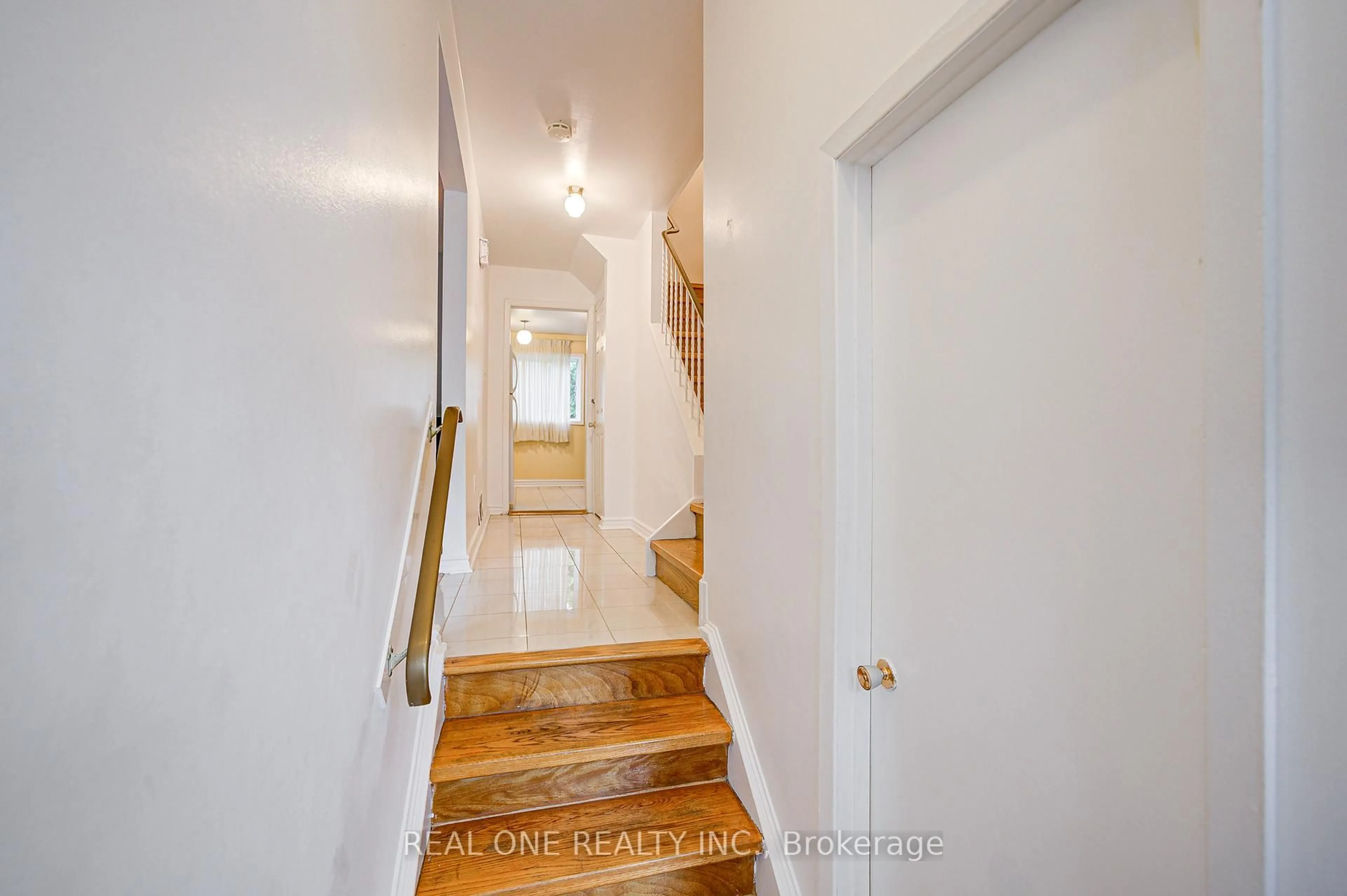 Indoor entryway for 81 Brookmill Blvd #17, Toronto Ontario M1W 2L5