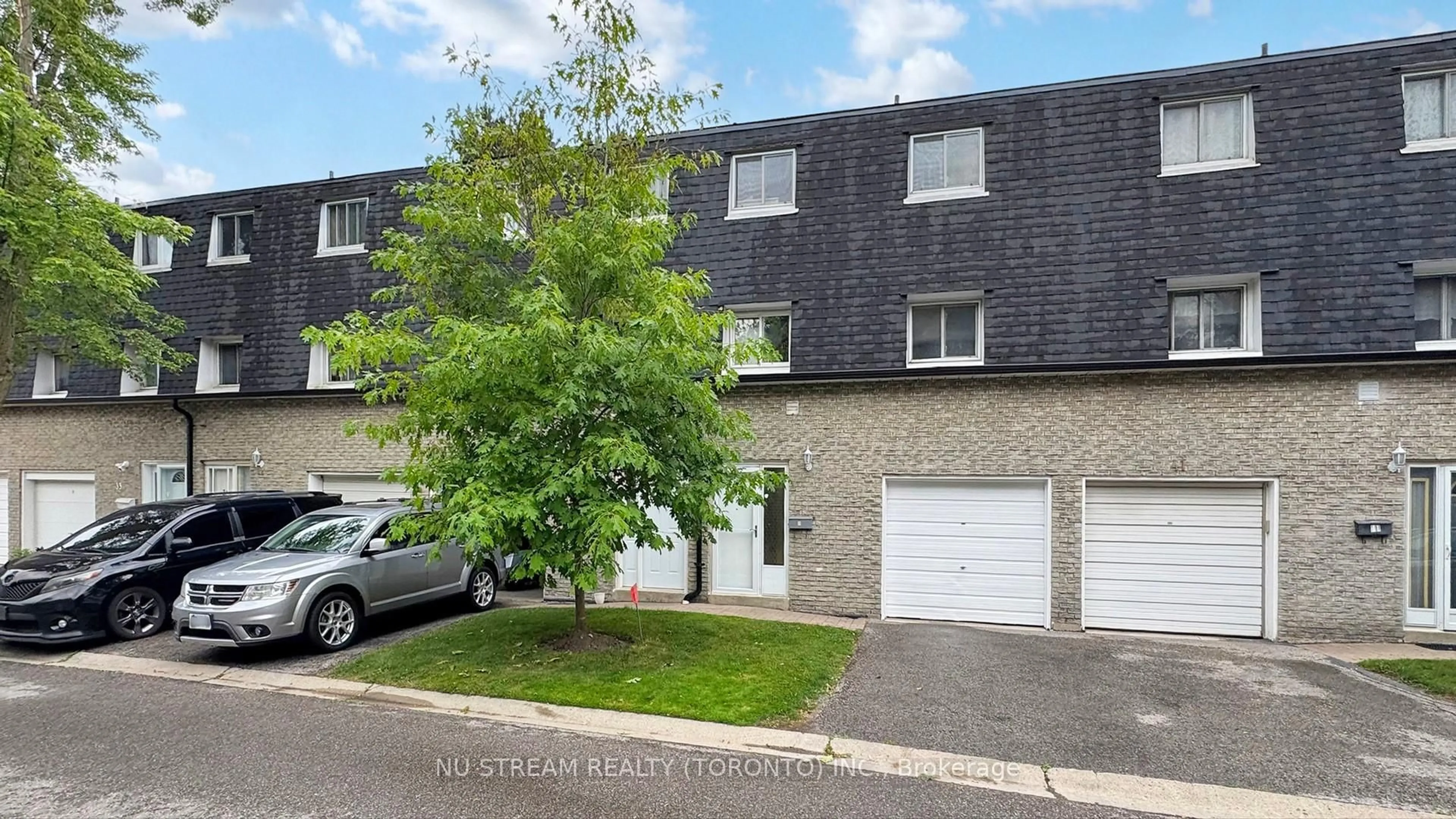 A pic from outside/outdoor area/front of a property/back of a property/a pic from drone, street for 3075 Bridletowne Circ #39, Toronto Ontario M1W 1S8