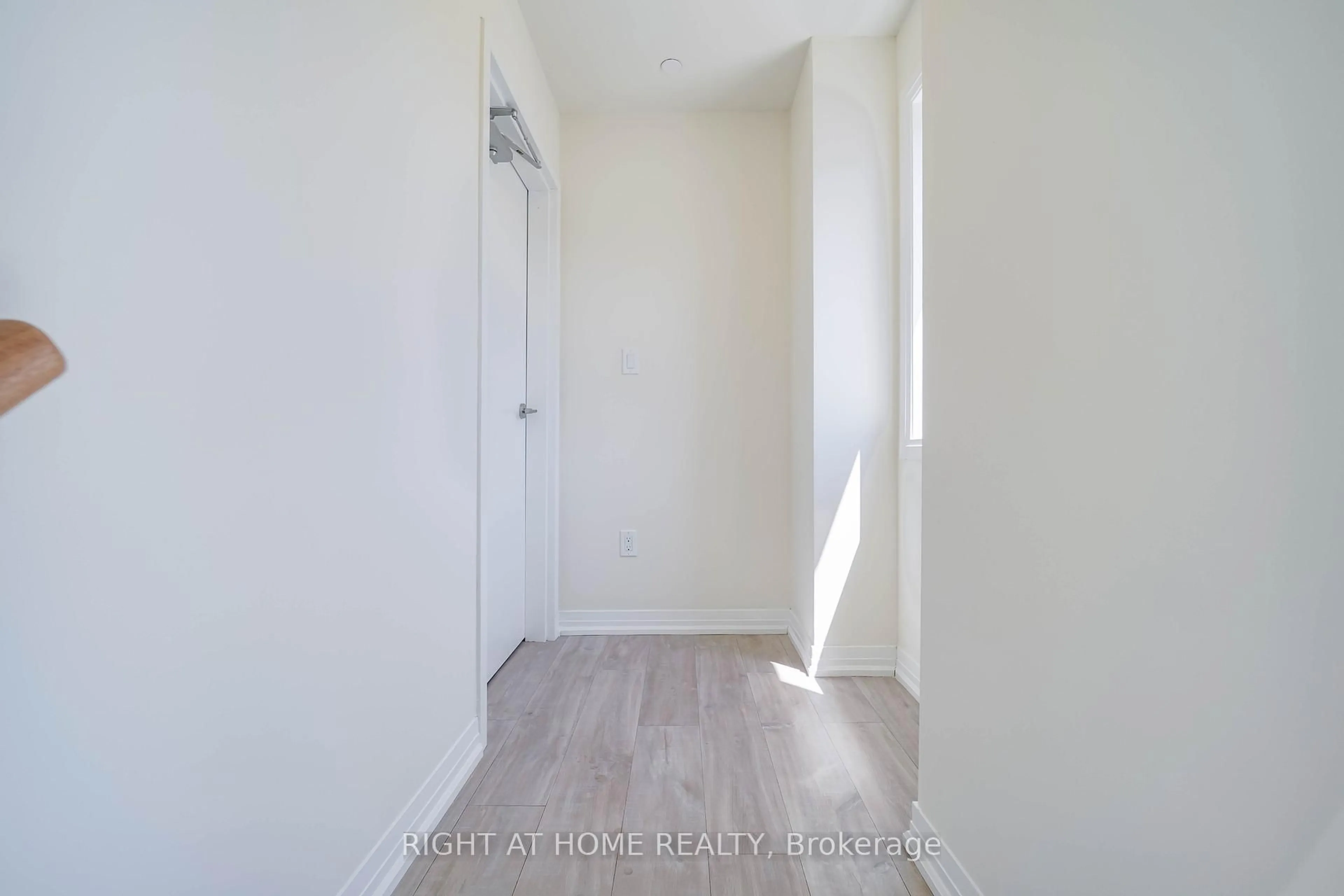 Indoor entryway for 145 Tapscott Rd #4, Toronto Ontario M1B 0E8