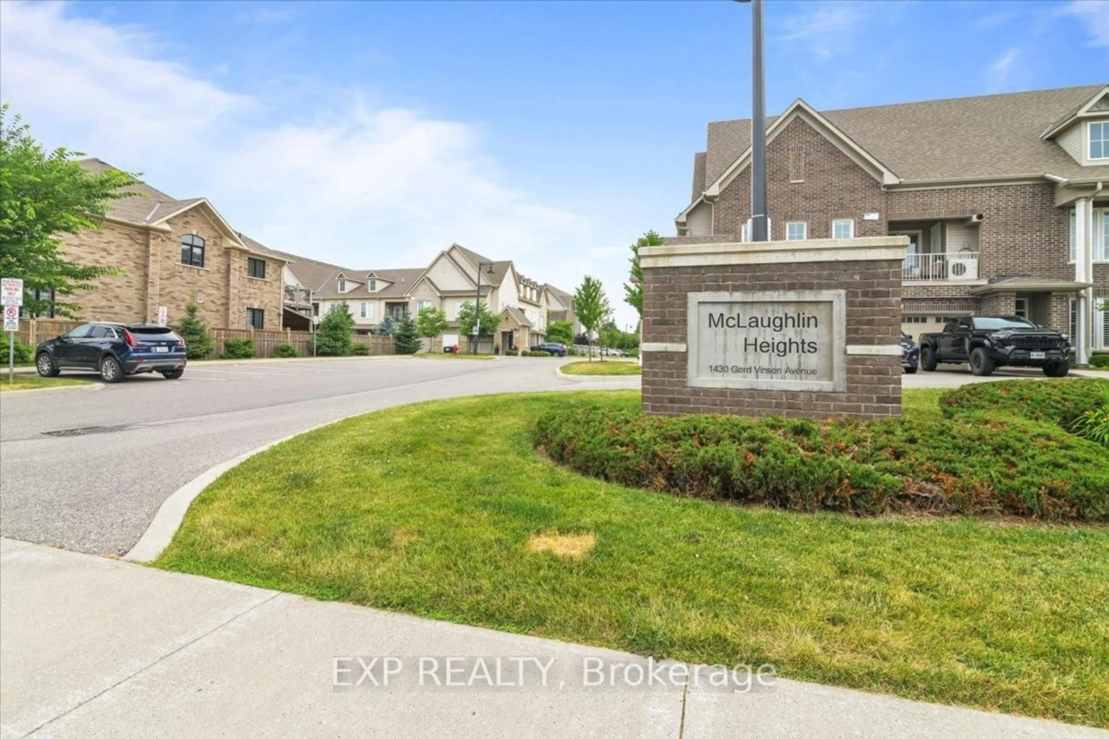 Indoor entryway for 1430 Gord Vinson Ave #34, Clarington Ontario L1E 0J6