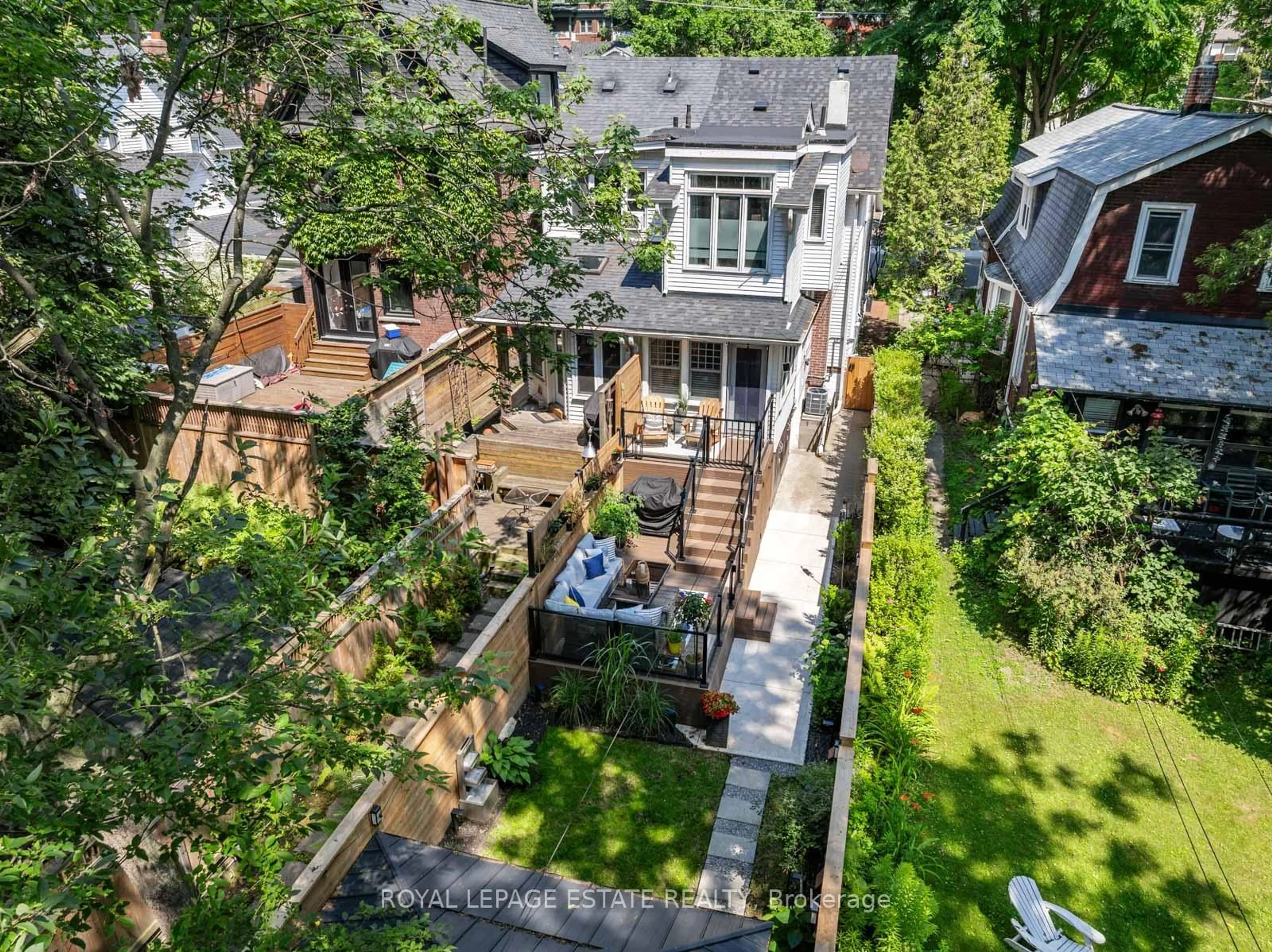 A pic from outside/outdoor area/front of a property/back of a property/a pic from drone, street for 5 Balmy Ave, Toronto Ontario M4E 1C7