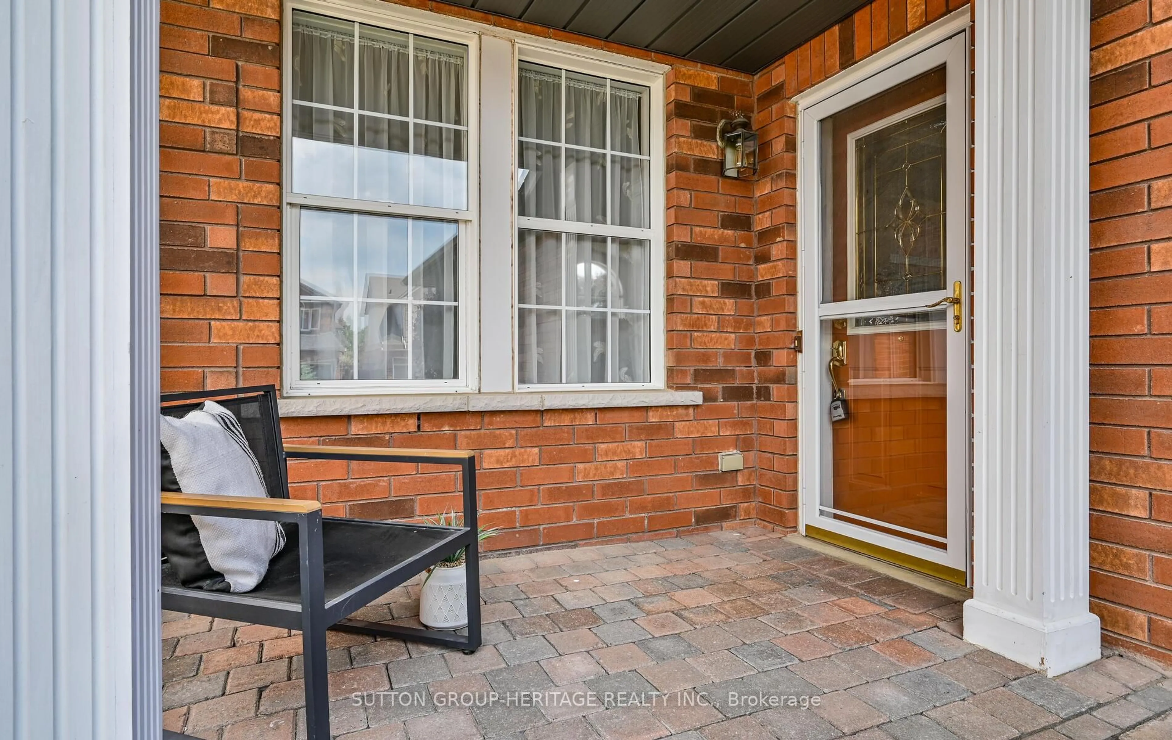 Patio, street for 29 Southwell Ave, Whitby Ontario L1P 1N4