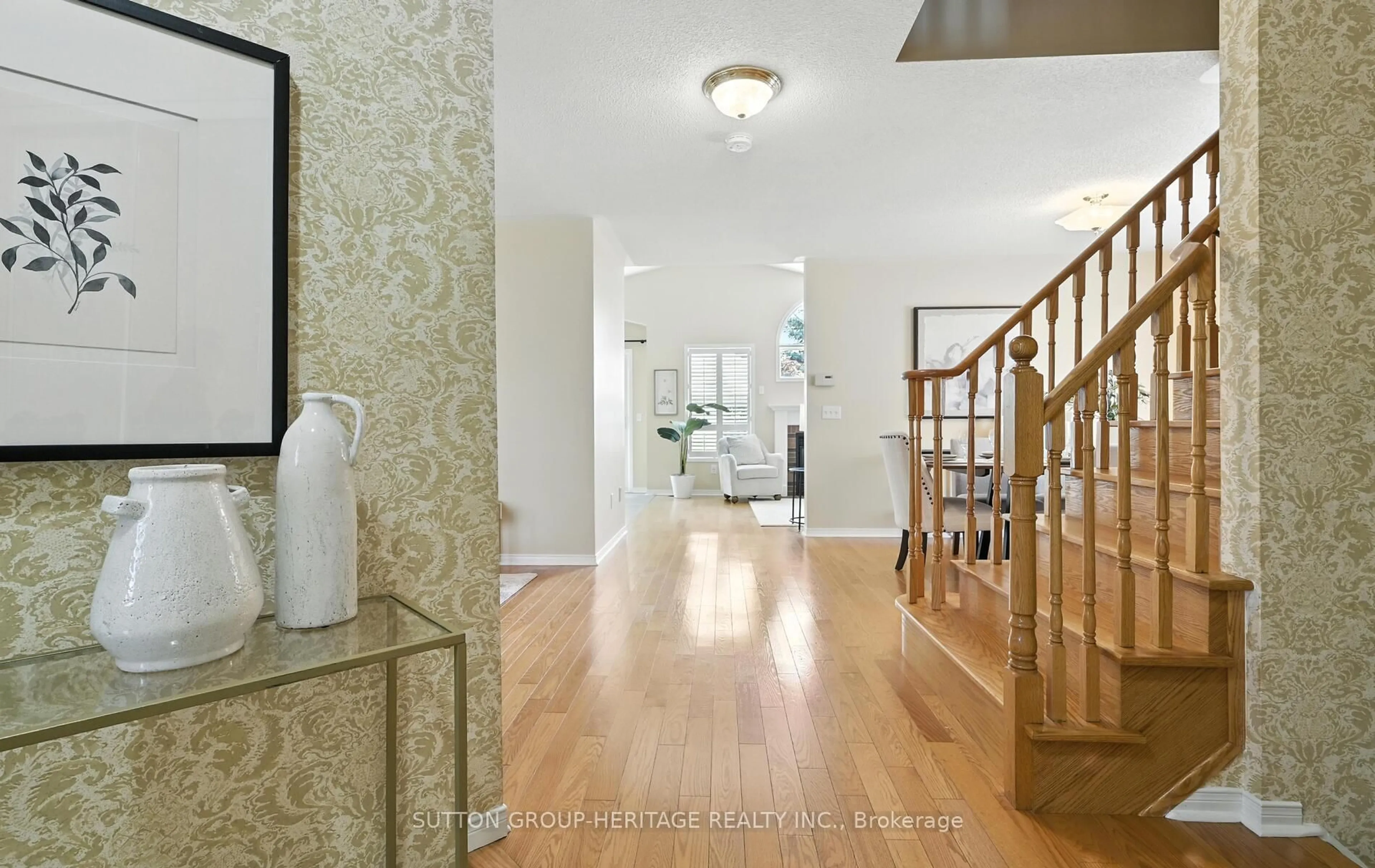 Indoor foyer for 29 Southwell Ave, Whitby Ontario L1P 1N4