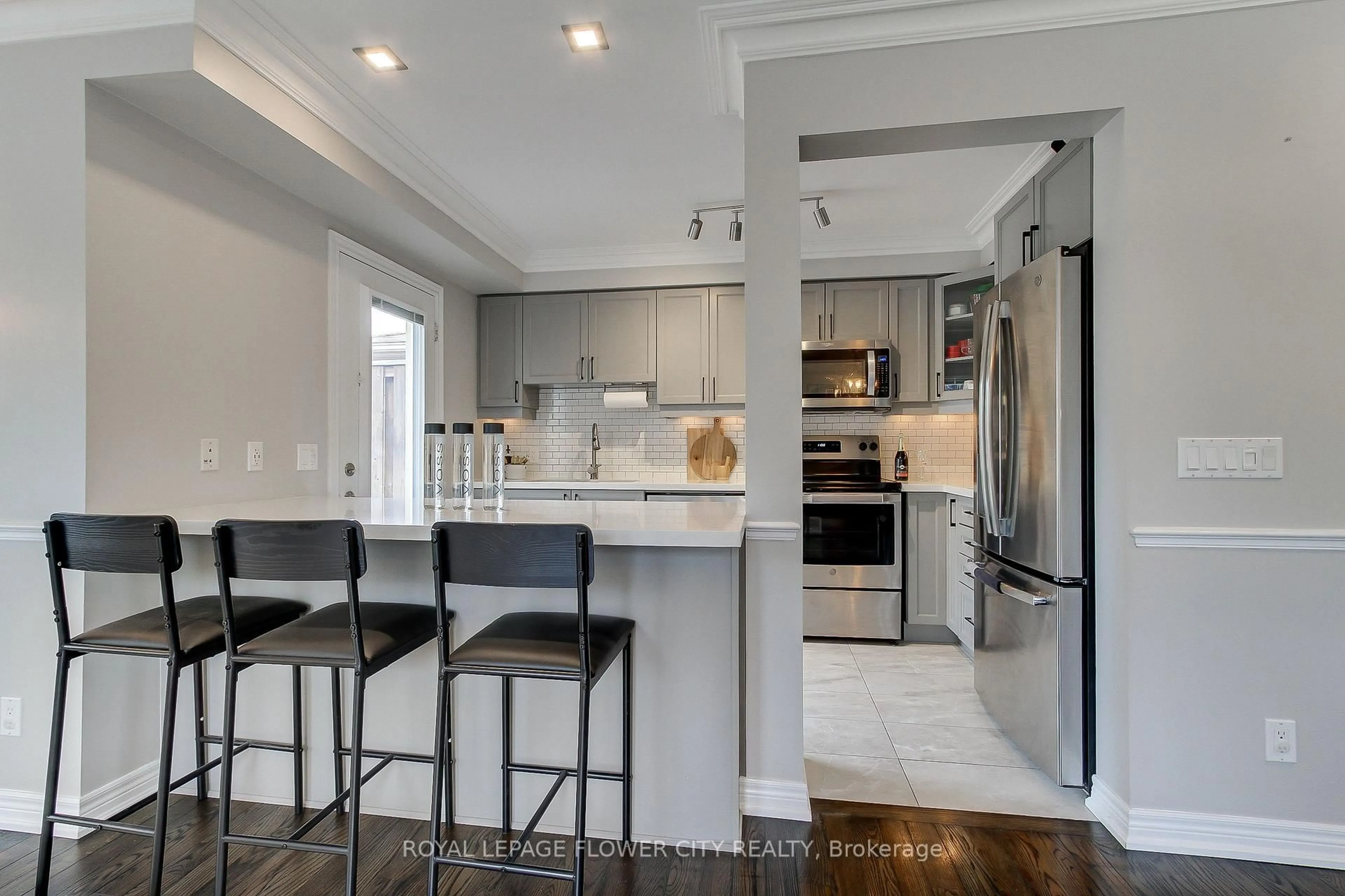 Open concept kitchen, ceramic/tile floor for 2 Lander Cres, Clarington Ontario L1C 0L4