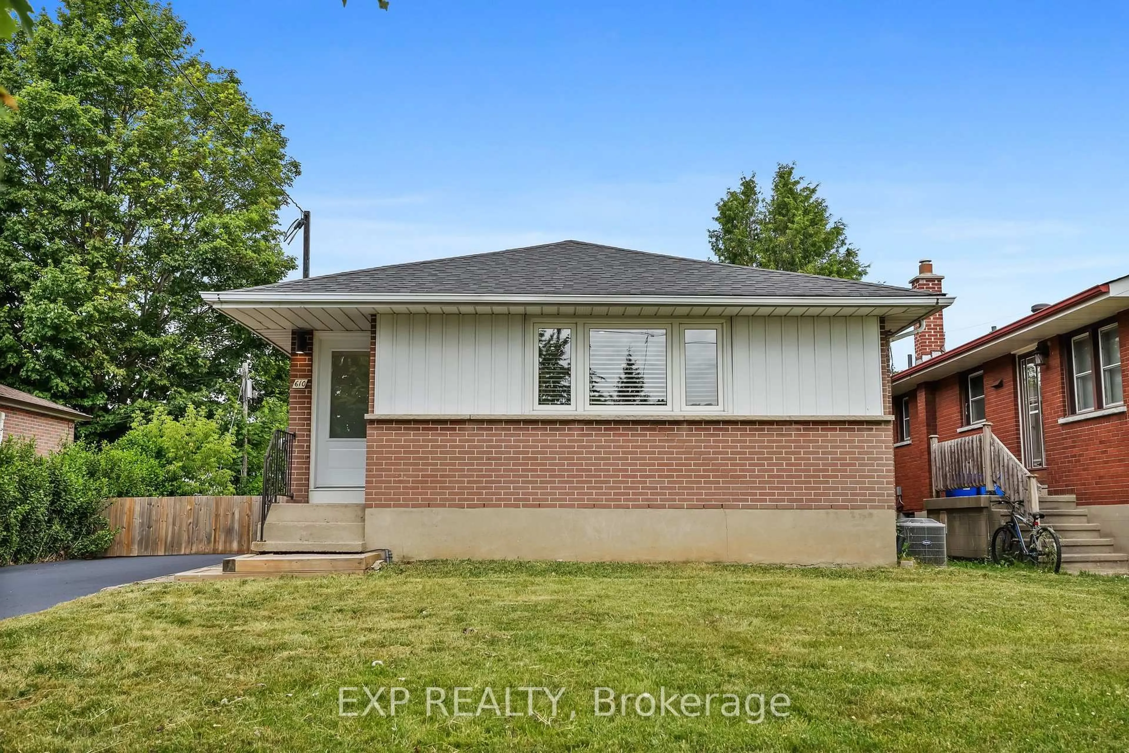 Home with brick exterior material, street for 610 Shakespeare Ave, Oshawa Ontario L1H 3H7