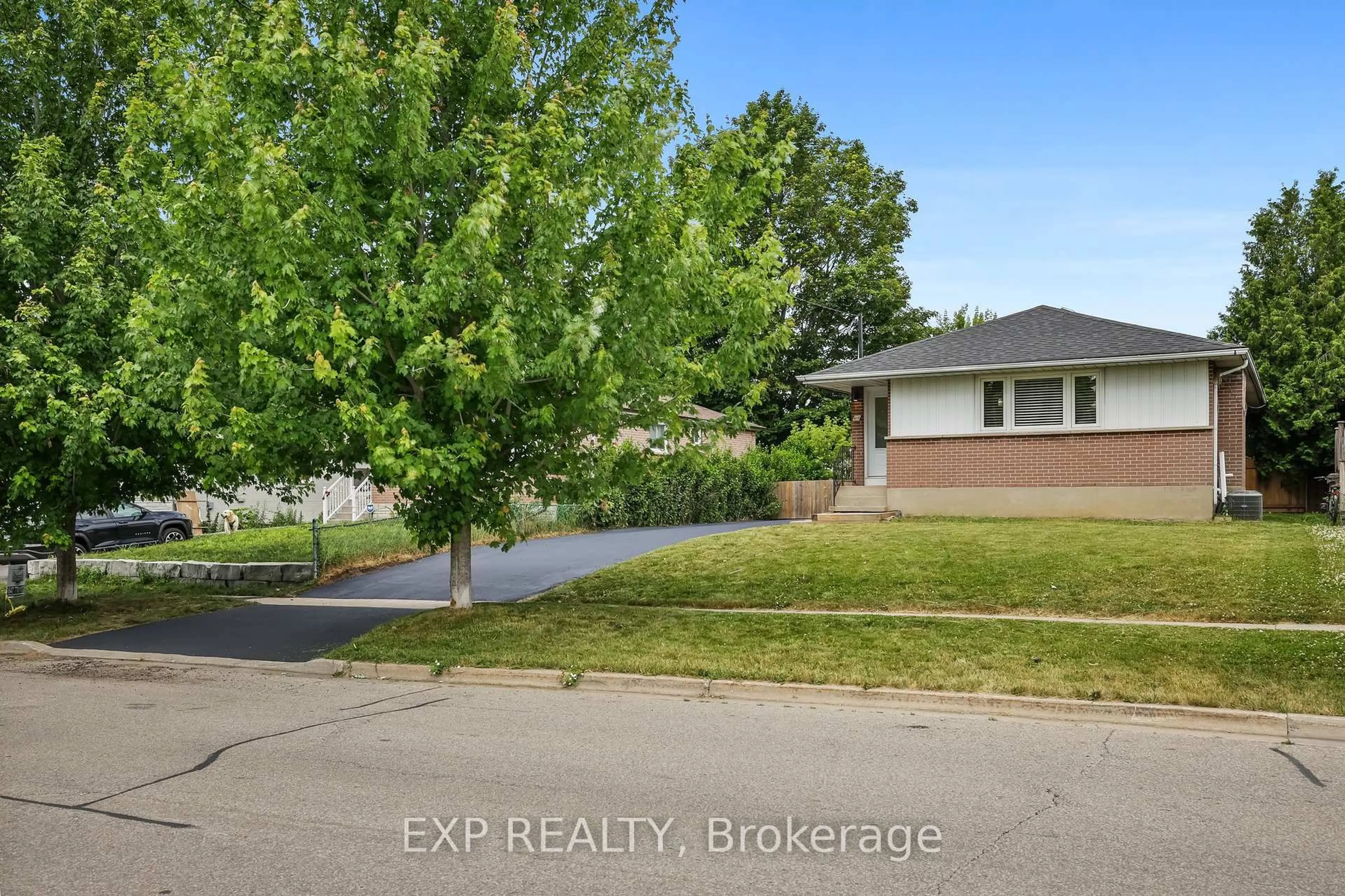 A pic from outside/outdoor area/front of a property/back of a property/a pic from drone, street for 610 Shakespeare Ave, Oshawa Ontario L1H 3H7