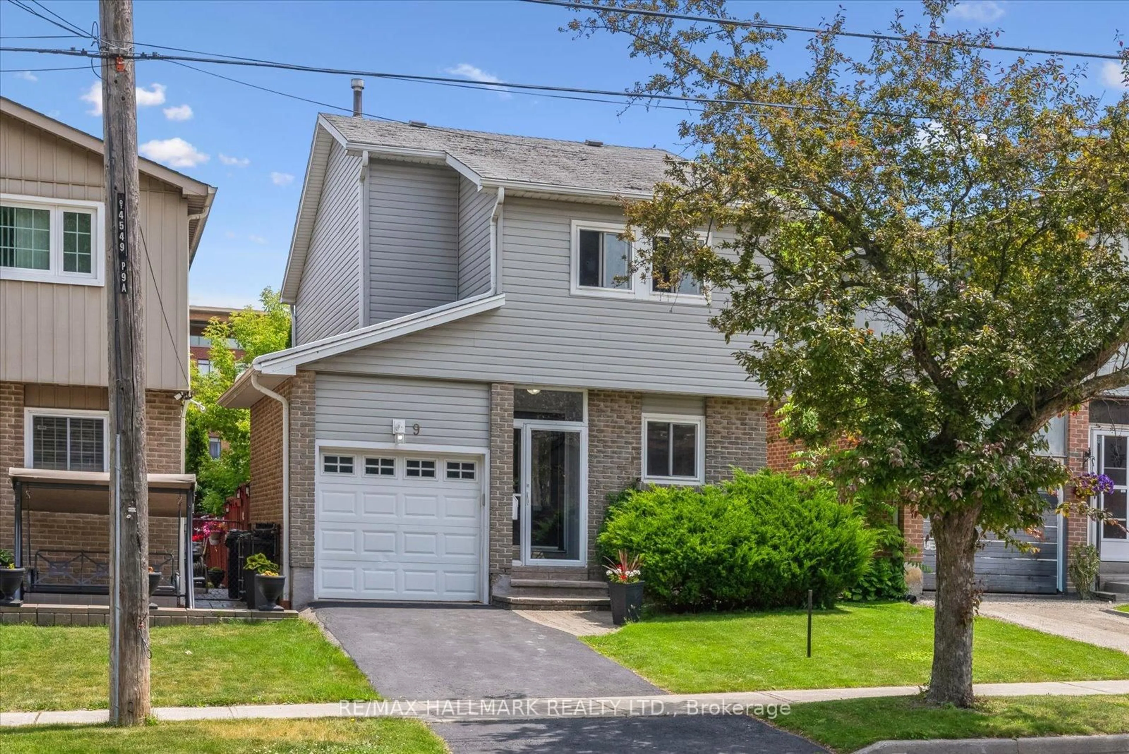 Home with vinyl exterior material, street for 9 Mason Rd, Toronto Ontario M1M 3P9