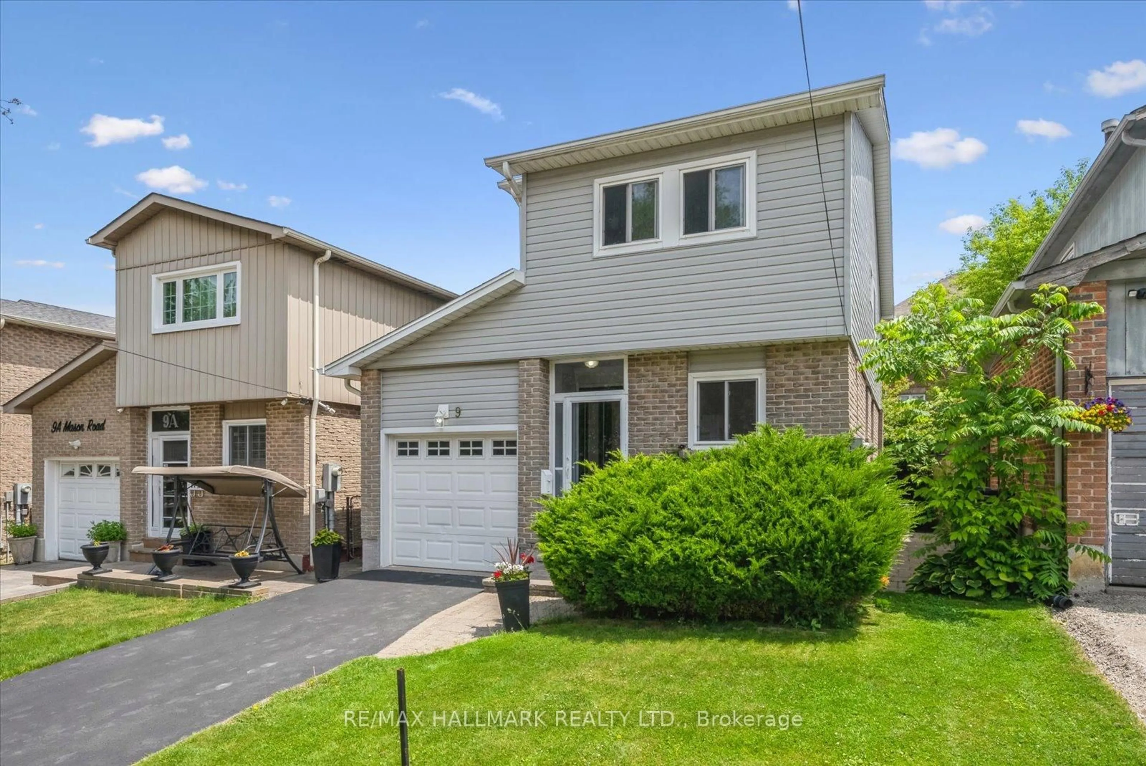 Home with vinyl exterior material, street for 9 Mason Rd, Toronto Ontario M1M 3P9