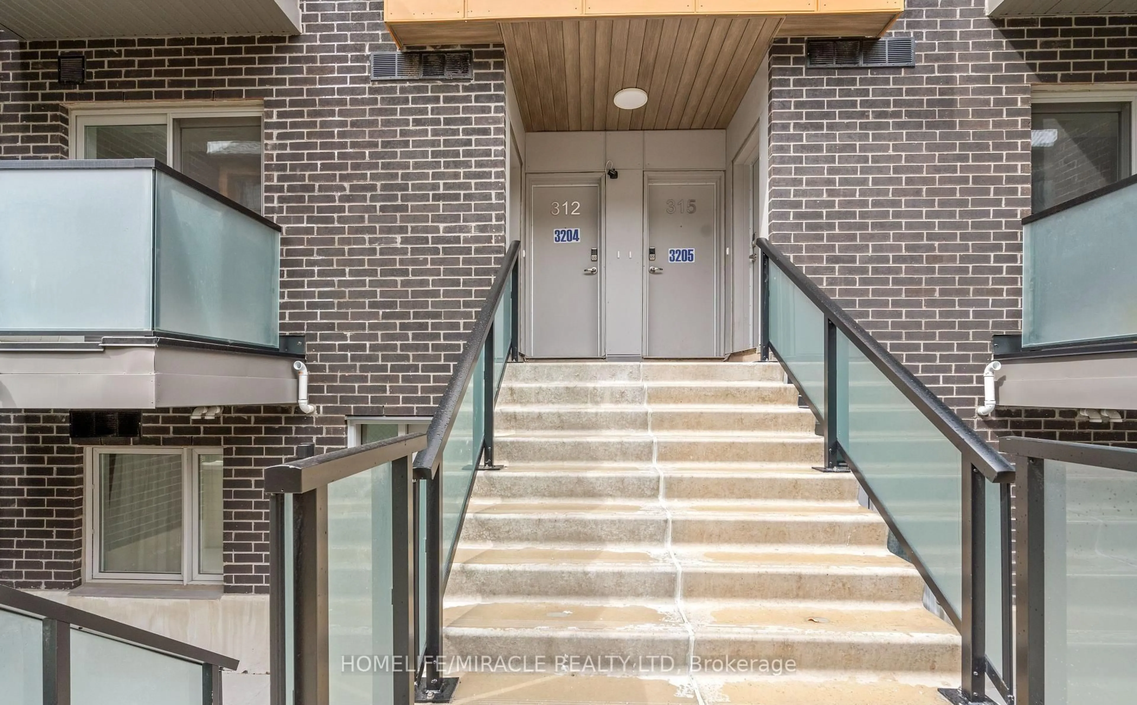 Indoor foyer for 2787 Eglinton Ave #312, Toronto Ontario M1J 0B2