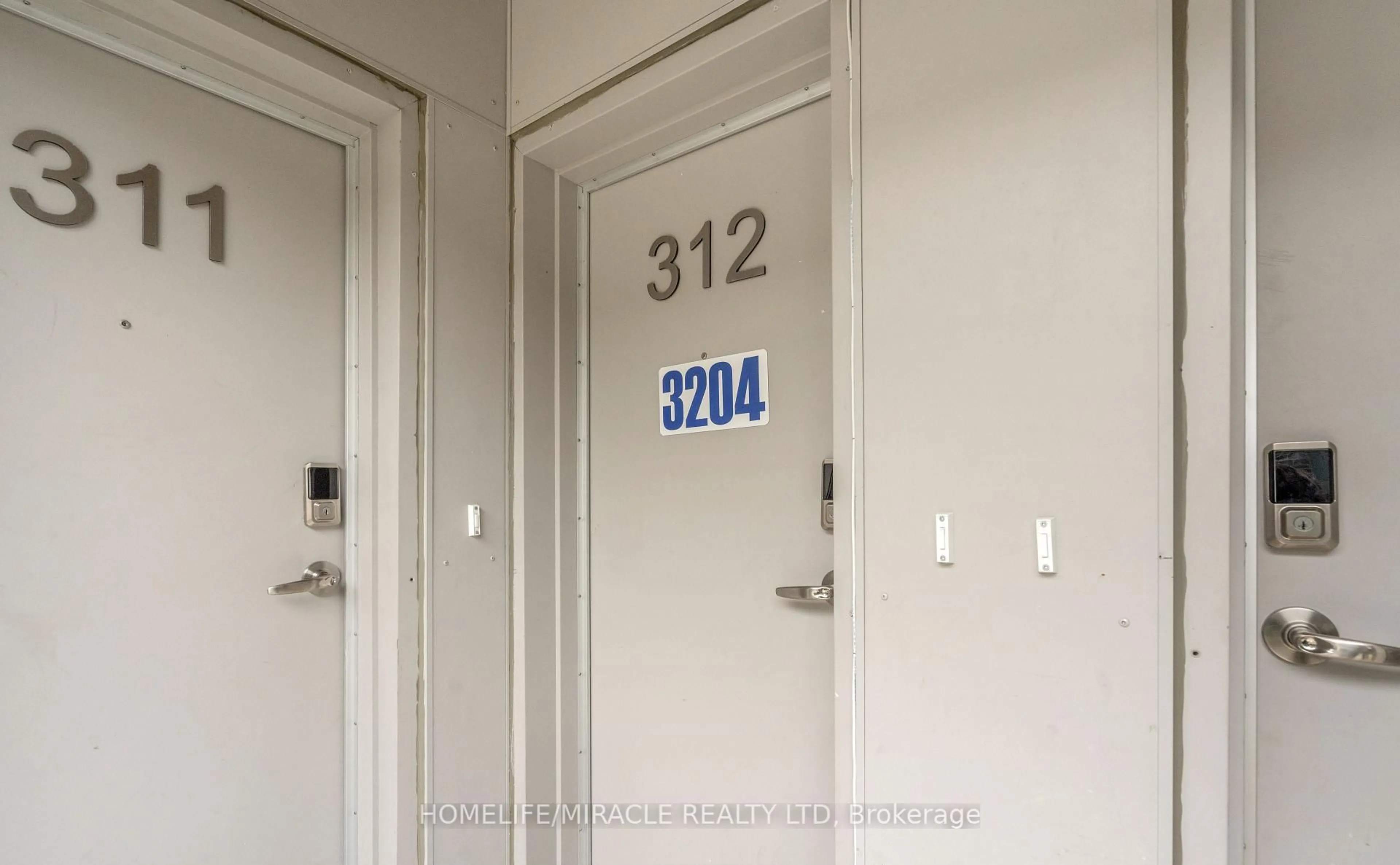 Indoor foyer for 2787 Eglinton Ave #312, Toronto Ontario M1J 0B2