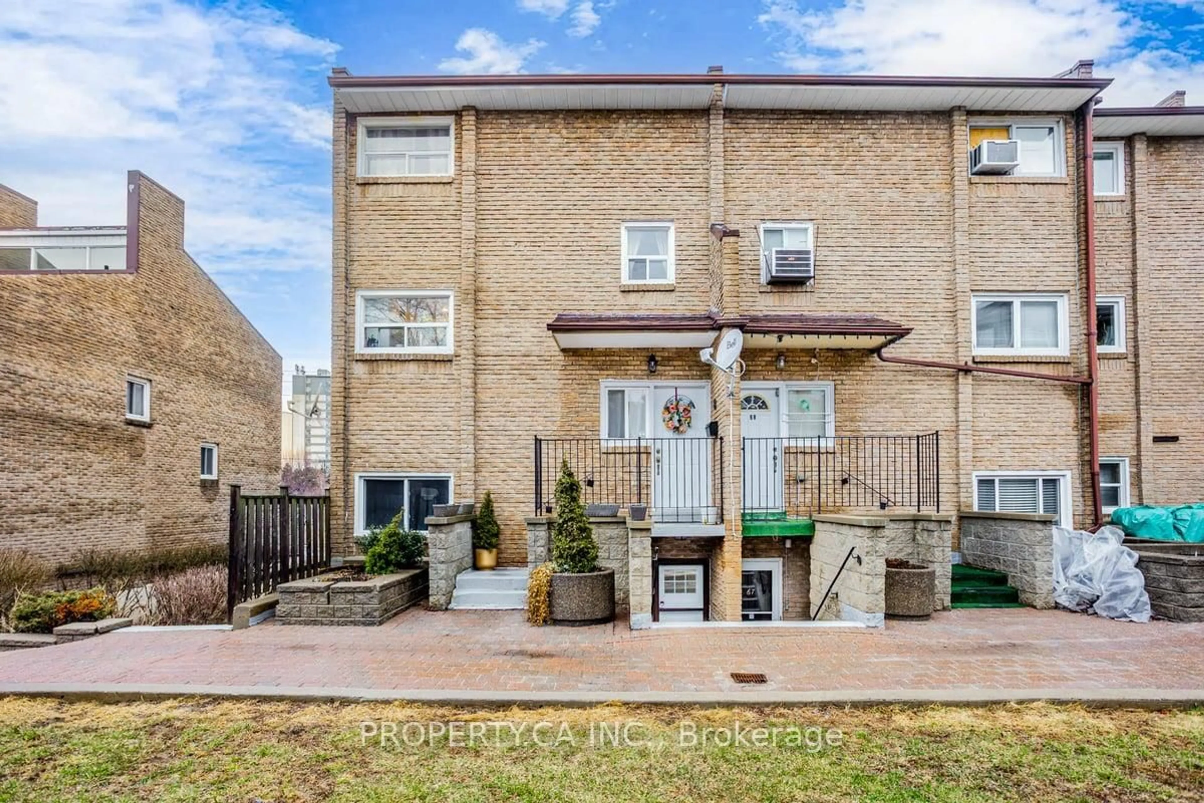 A pic from outside/outdoor area/front of a property/back of a property/a pic from drone, street for 91 Muir Dr #66, Toronto Ontario M1M 3T7