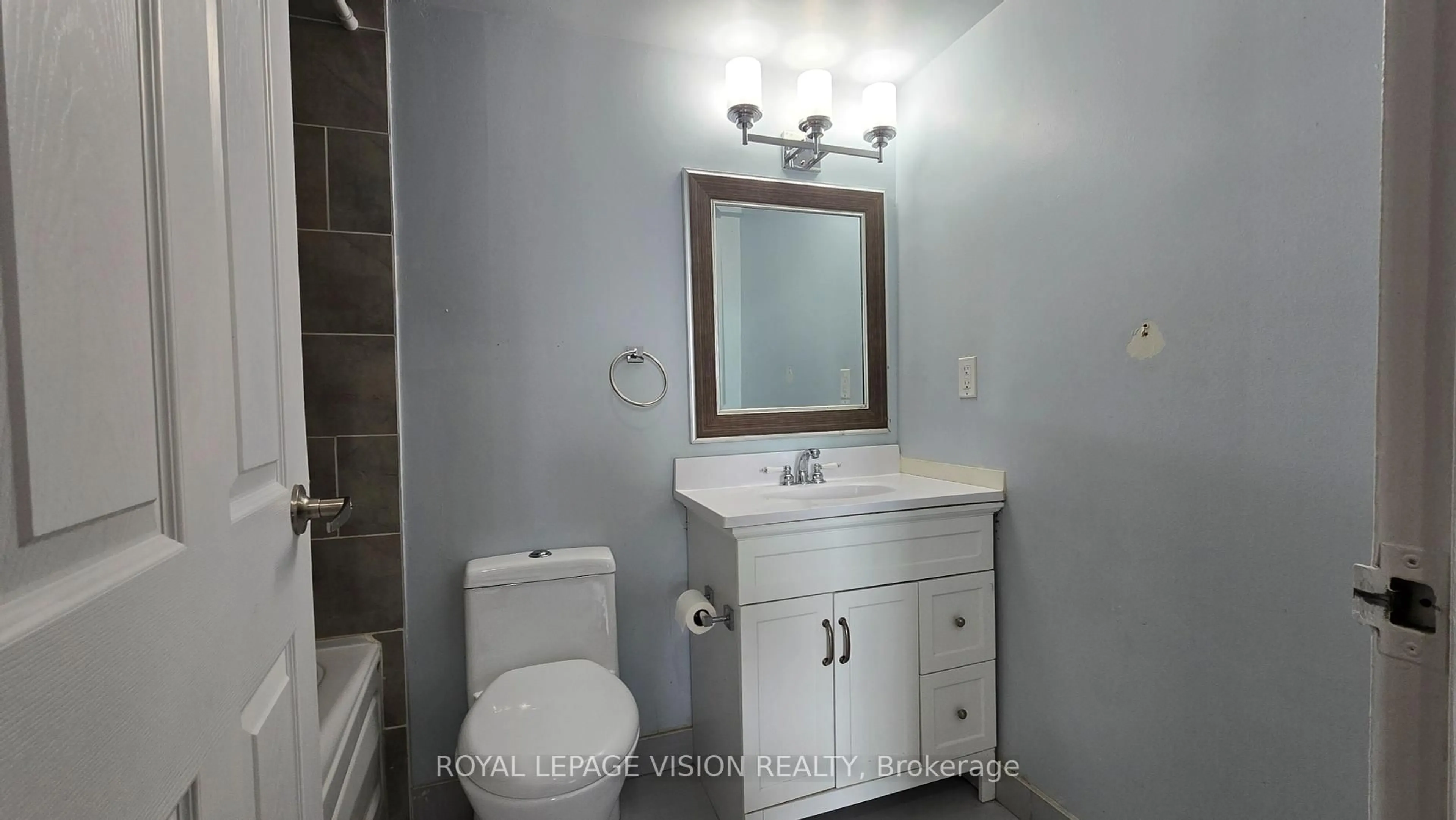 Standard bathroom, ceramic/tile floor for 100 Wingarden Crt #1506, Toronto Ontario M1B 2P4