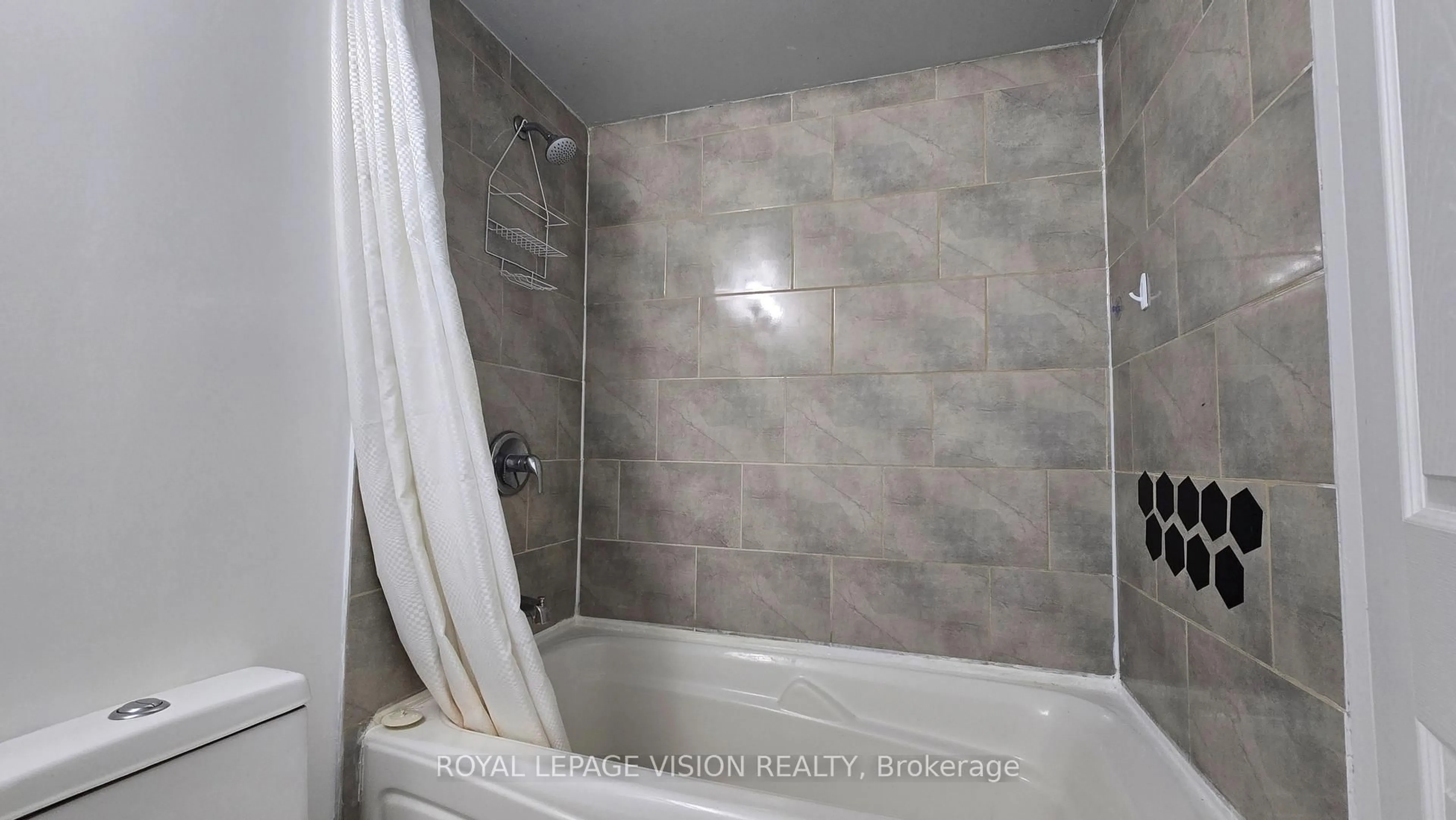 Standard bathroom, ceramic/tile floor for 100 Wingarden Crt #1506, Toronto Ontario M1B 2P4
