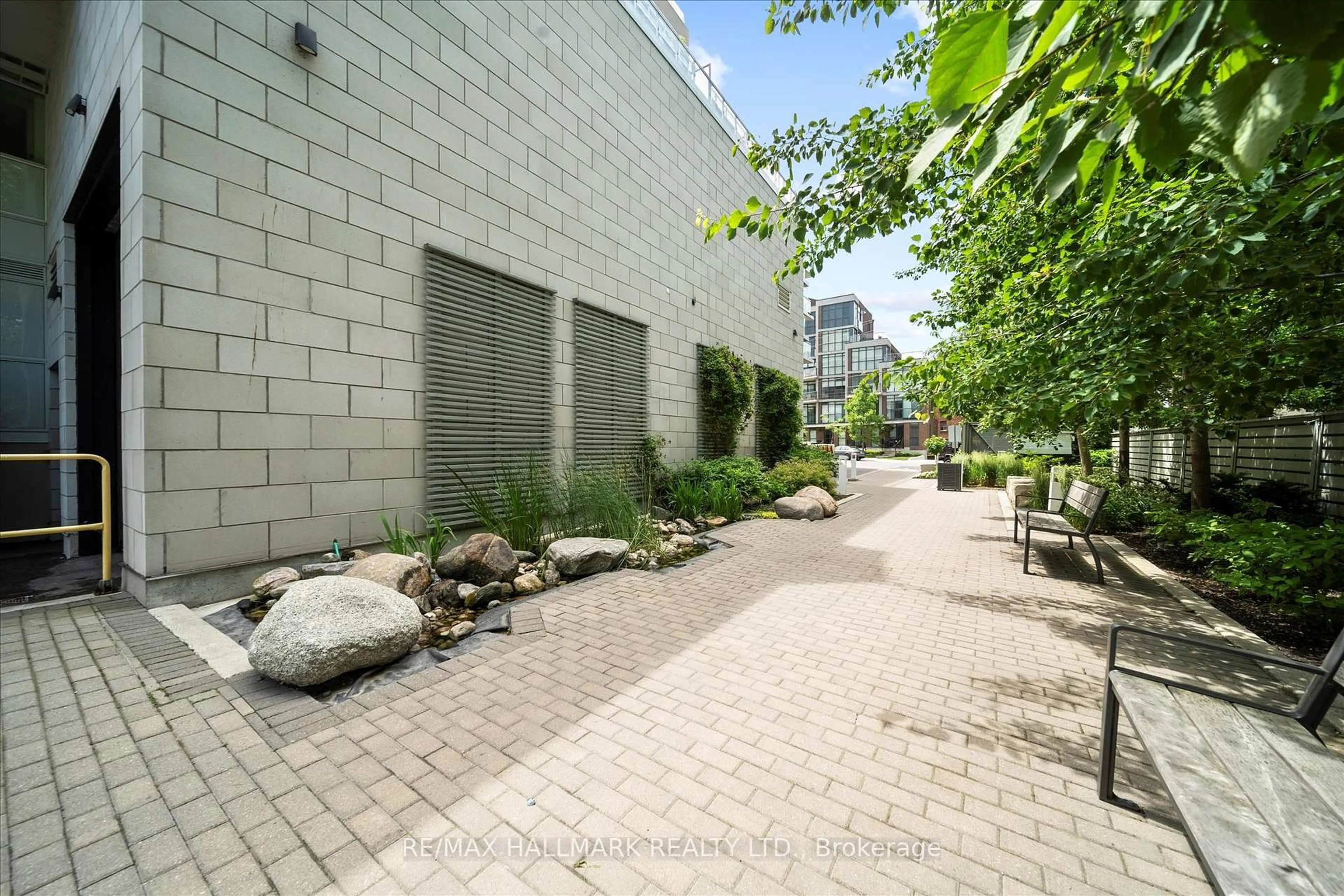 Patio, street for 1350 Kingston Rd #116, Toronto Ontario M1N 1C8