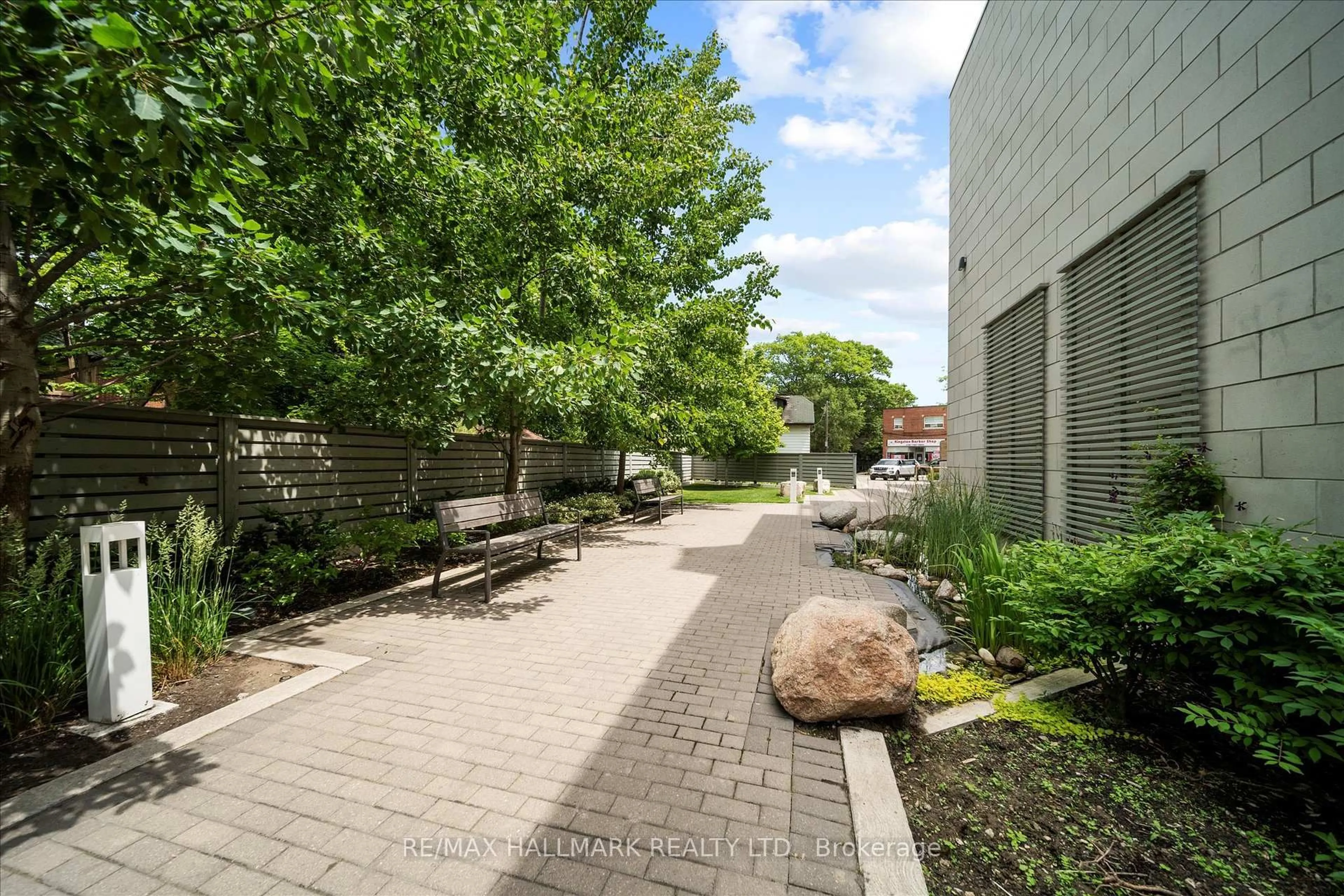Patio, street for 1350 Kingston Rd #116, Toronto Ontario M1N 1C8