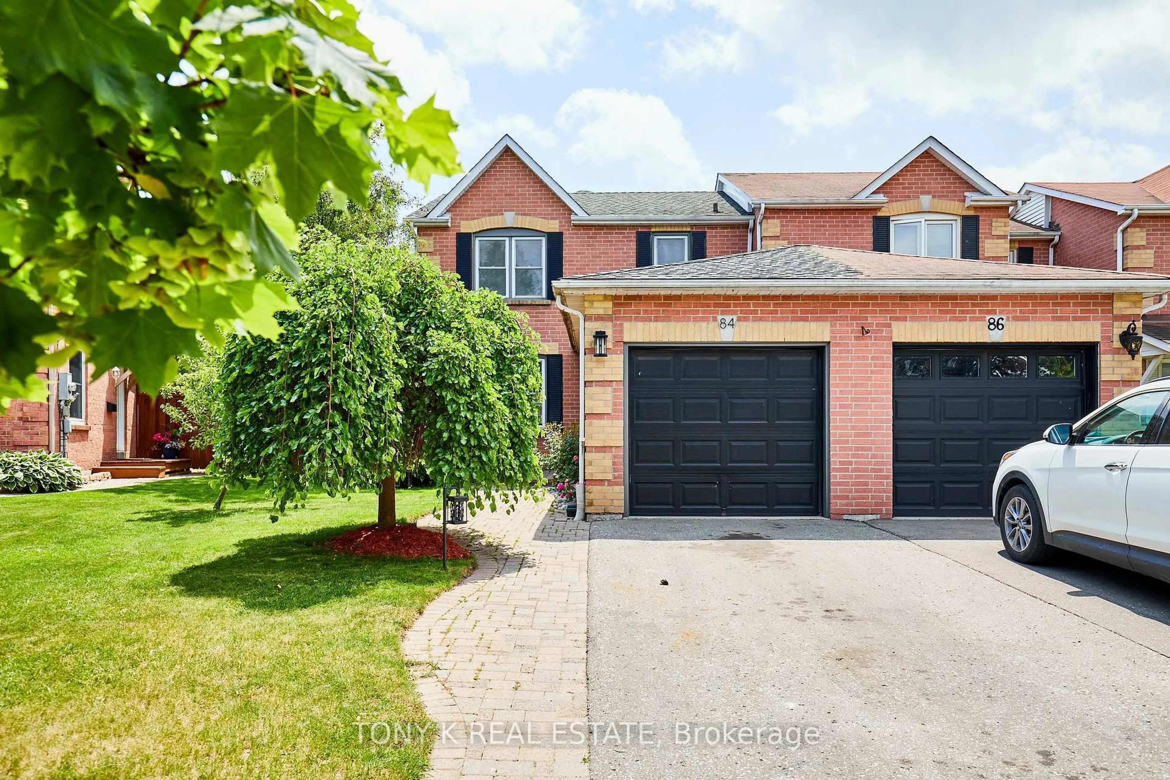Home with brick exterior material, street for 84 Hillhurst Cres, Clarington Ontario L1E 2A3