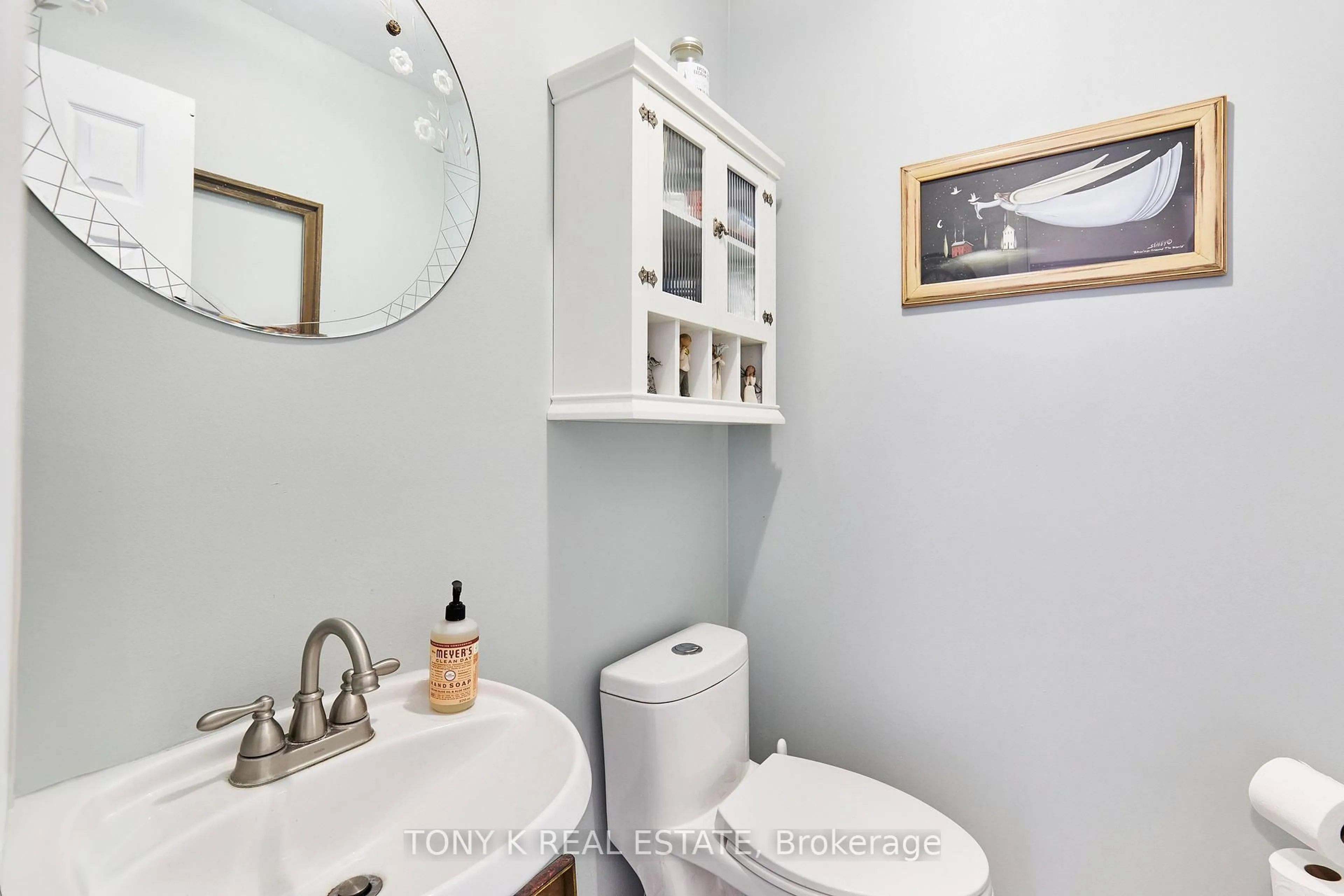 Standard bathroom, ceramic/tile floor for 84 Hillhurst Cres, Clarington Ontario L1E 2A3
