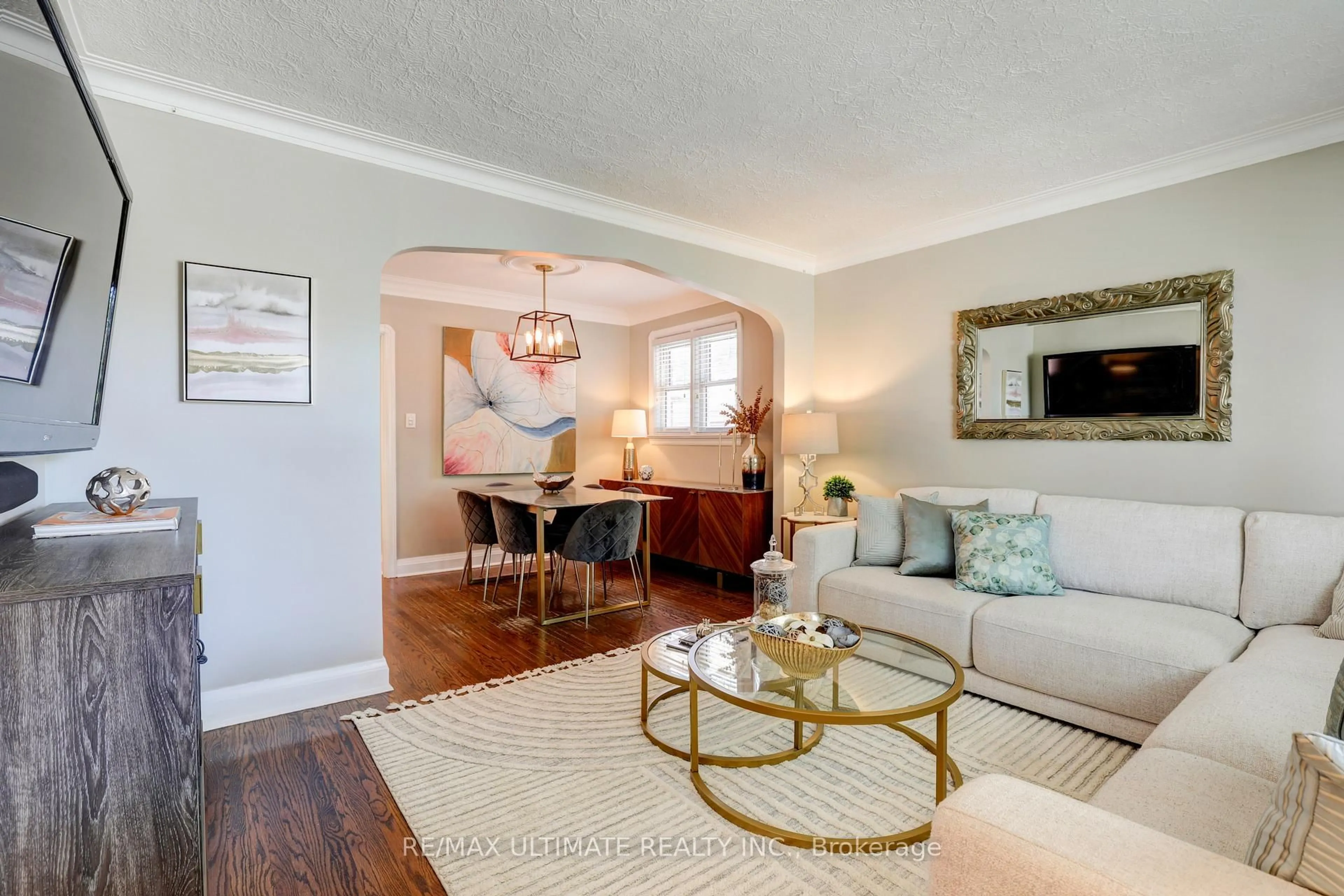 Living room with furniture, wood/laminate floor for 44 Ferris Rd, Toronto Ontario M4B 1G3