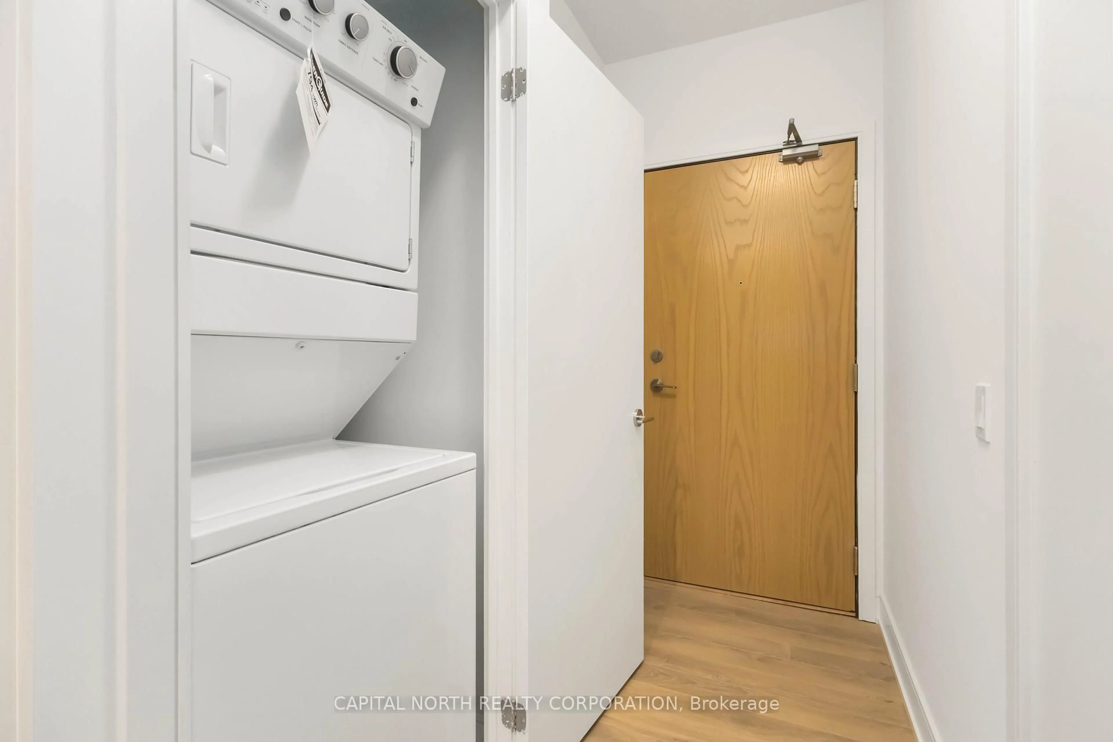 Laundry room for 1350 Ellesmere Rd #527, Toronto Ontario M1P 0G6
