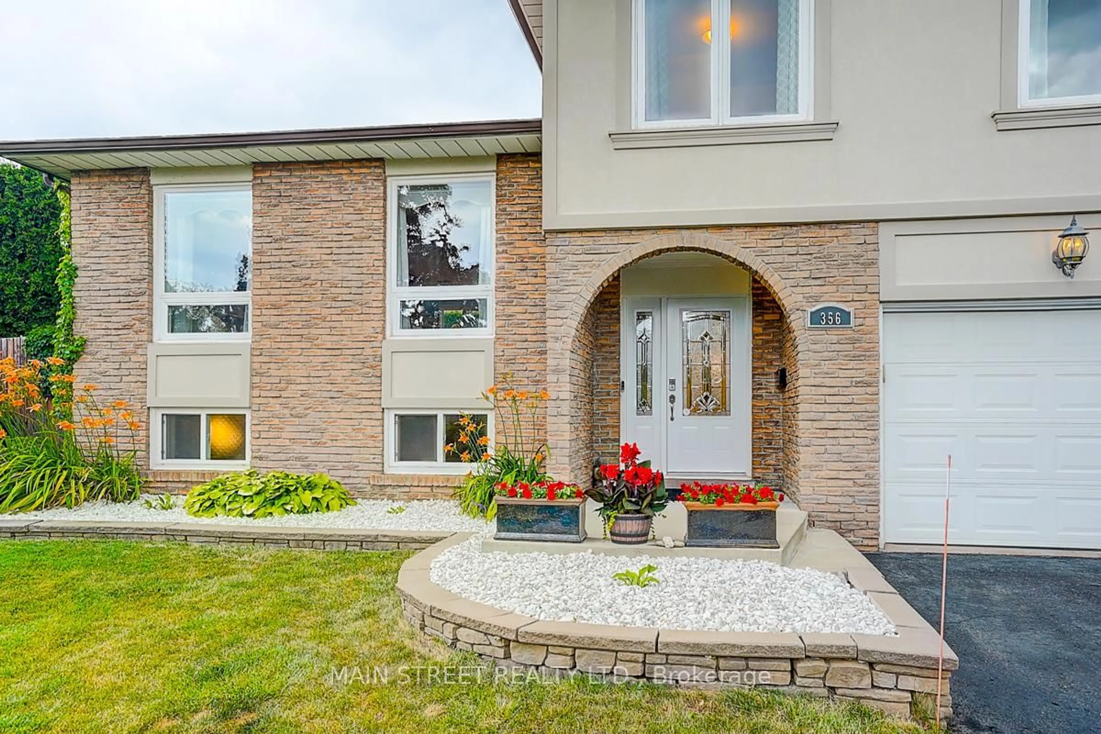 Home with brick exterior material, street for 356 Siena Crt, Oshawa Ontario L1J 6V5