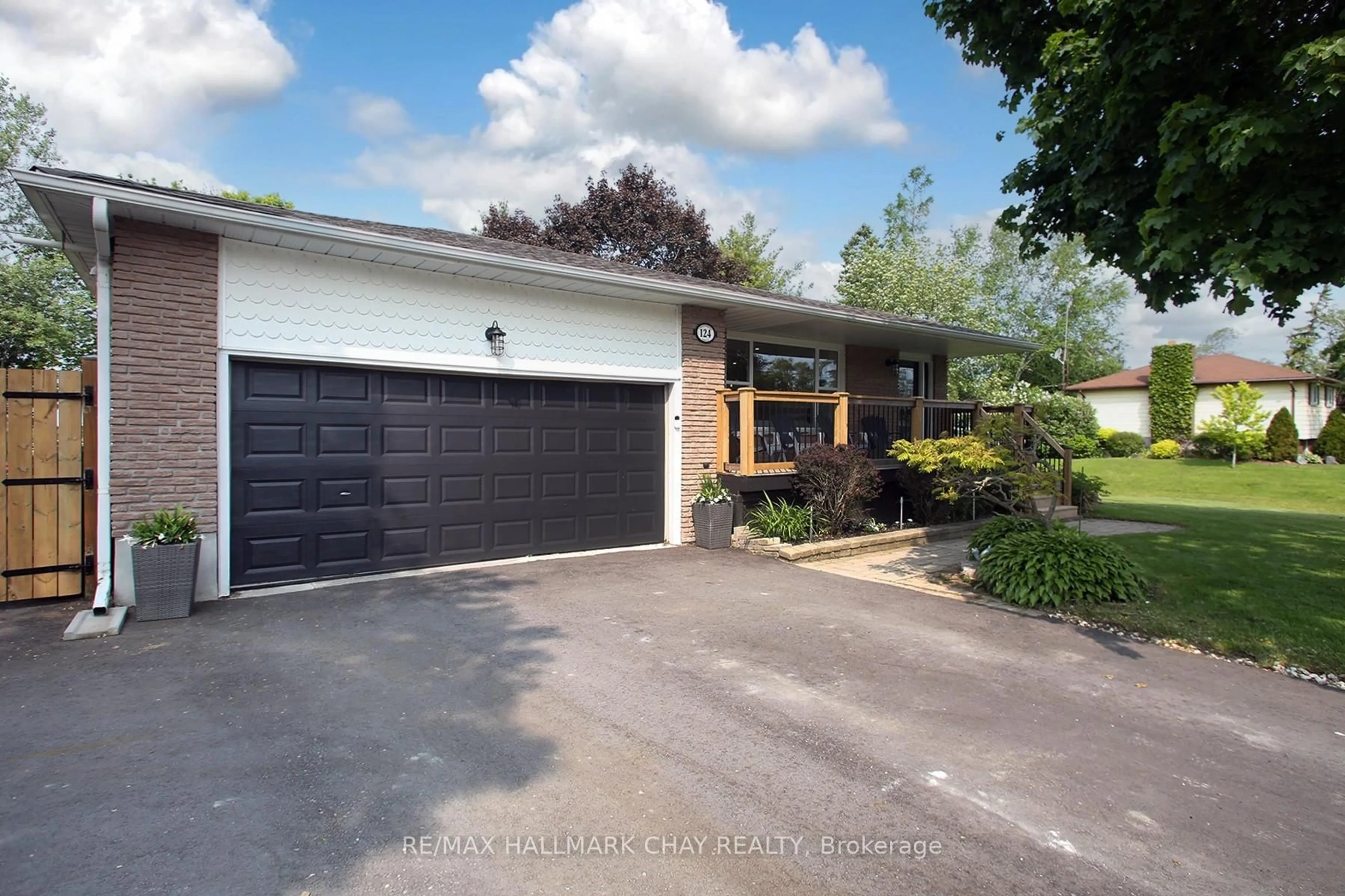 A pic from outside/outdoor area/front of a property/back of a property/a pic from drone, street for 124 Greensboro Dr, Scugog Ontario L0B 1B0