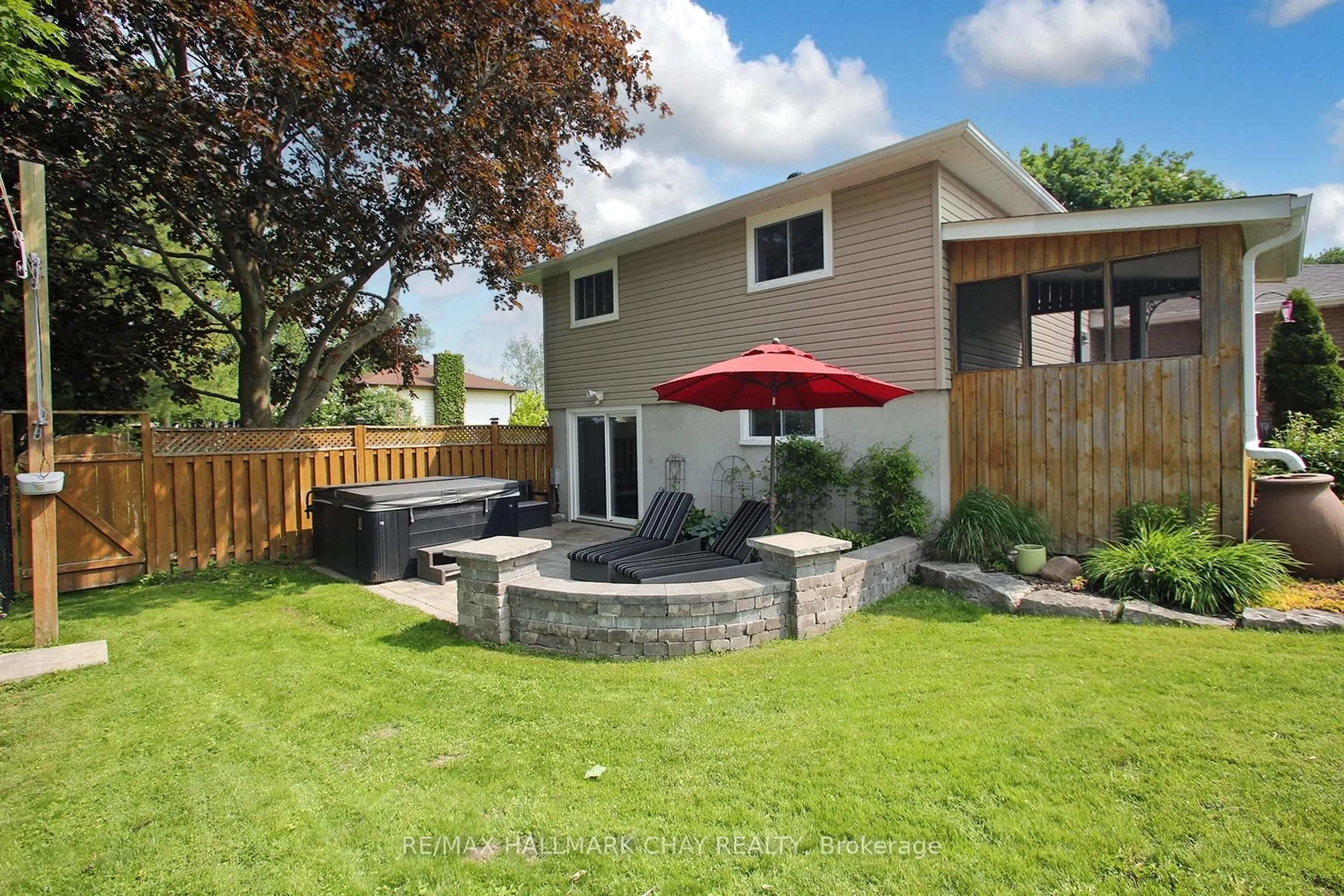 Patio, street for 124 Greensboro Dr, Scugog Ontario L0B 1B0