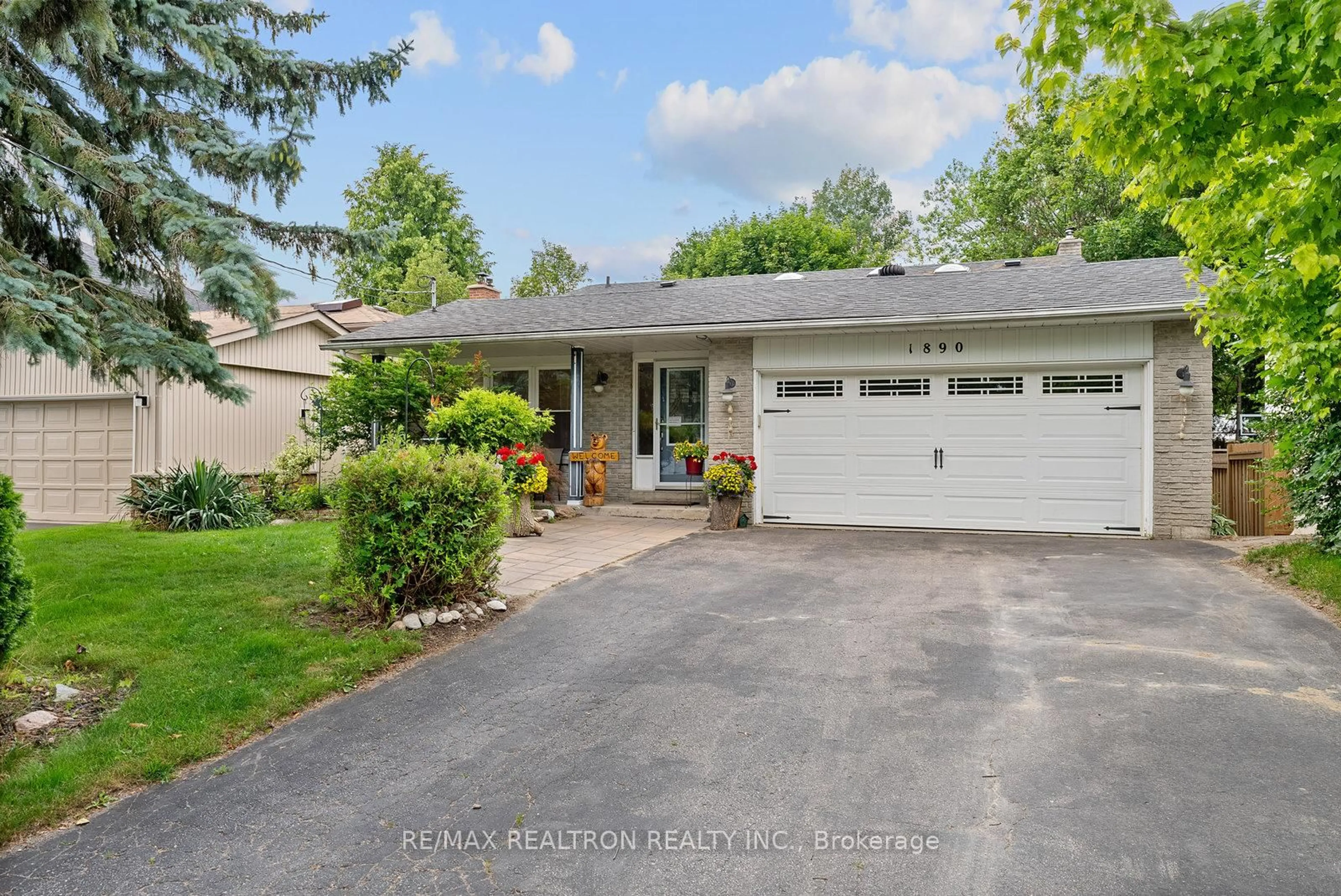 Home with vinyl exterior material, street for 1890 Spruce Hill Rd, Pickering Ontario L1V 1S7