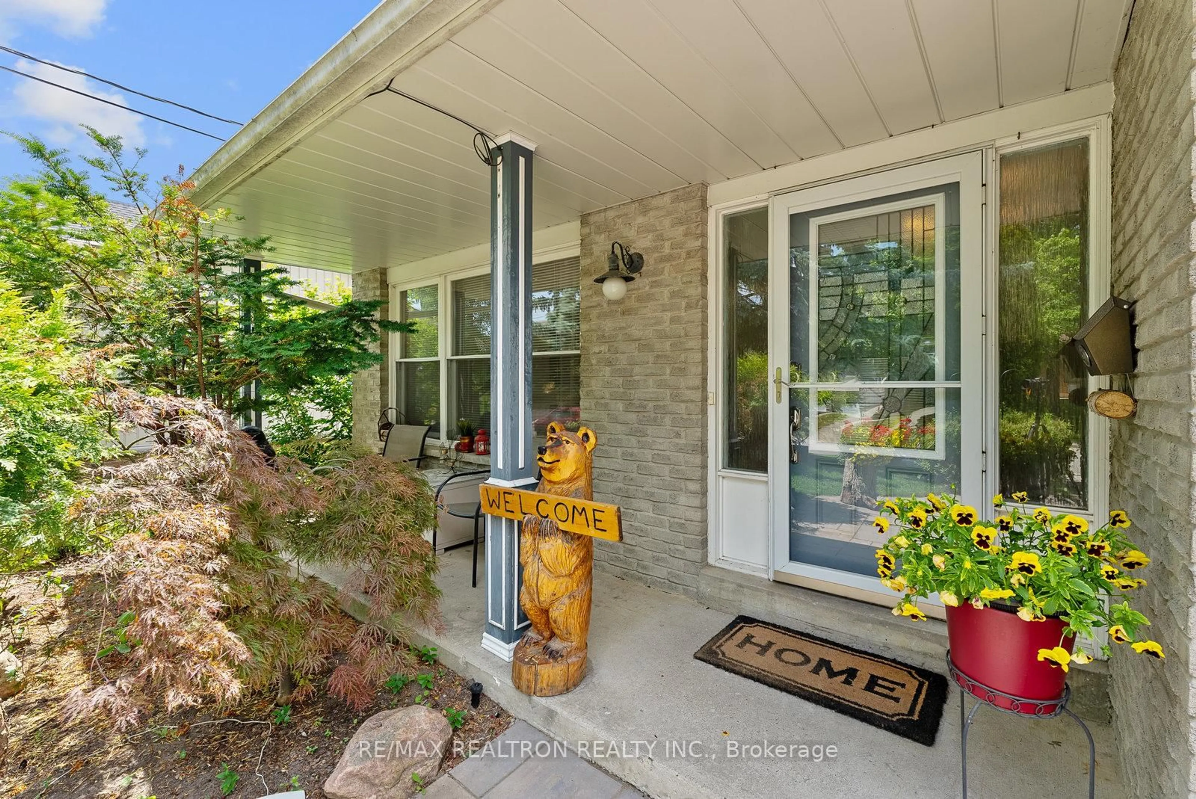 Indoor entryway for 1890 Spruce Hill Rd, Pickering Ontario L1V 1S7