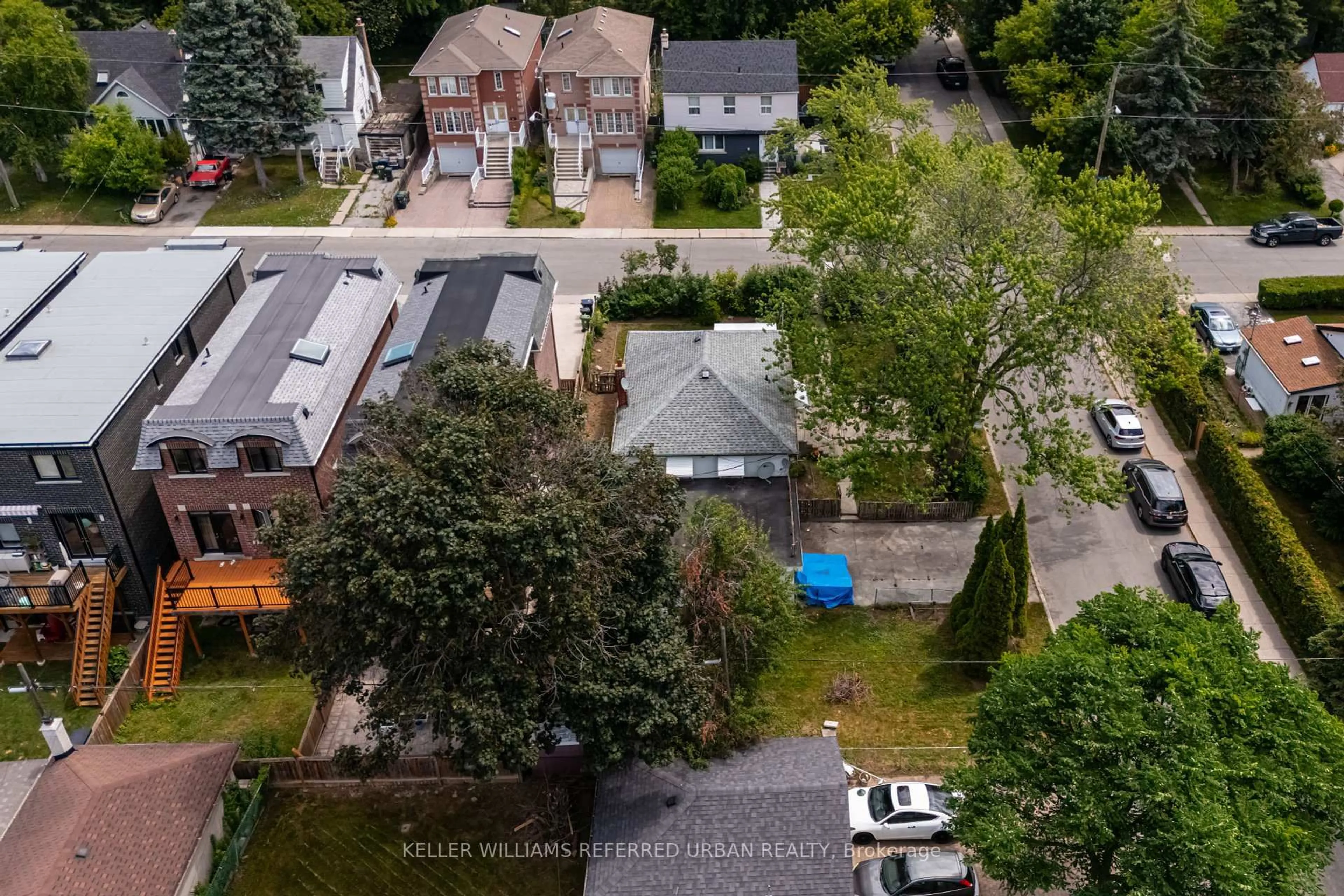 A pic from outside/outdoor area/front of a property/back of a property/a pic from drone, street for 44 Maybourne Ave, Toronto Ontario M1L 2V9