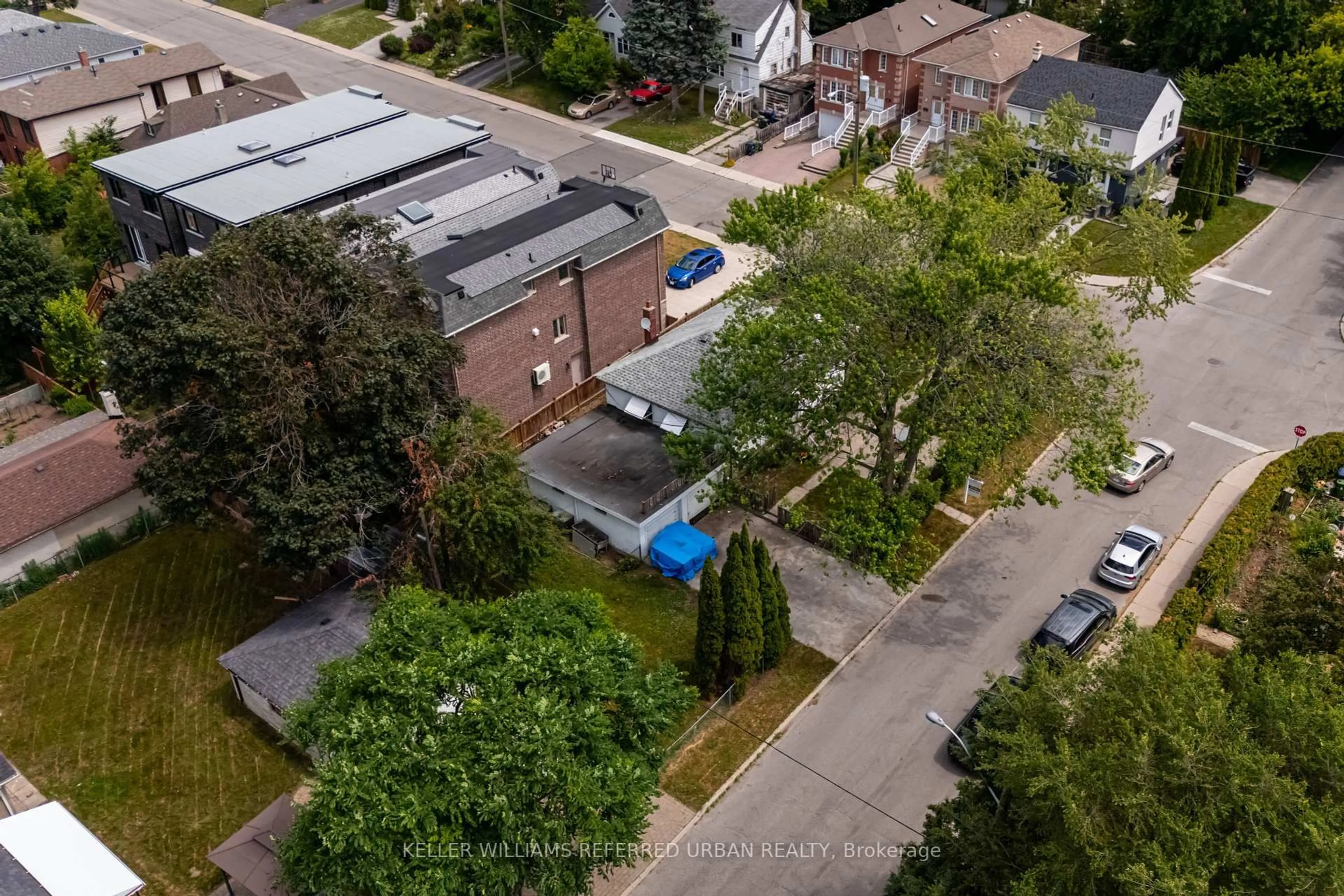 A pic from outside/outdoor area/front of a property/back of a property/a pic from drone, street for 44 Maybourne Ave, Toronto Ontario M1L 2V9