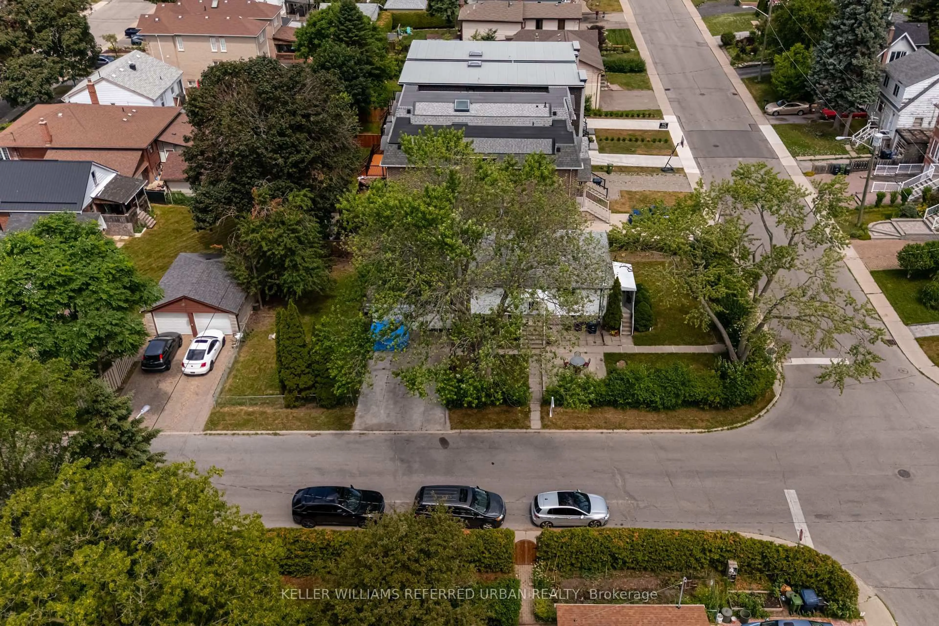A pic from outside/outdoor area/front of a property/back of a property/a pic from drone, street for 44 Maybourne Ave, Toronto Ontario M1L 2V9