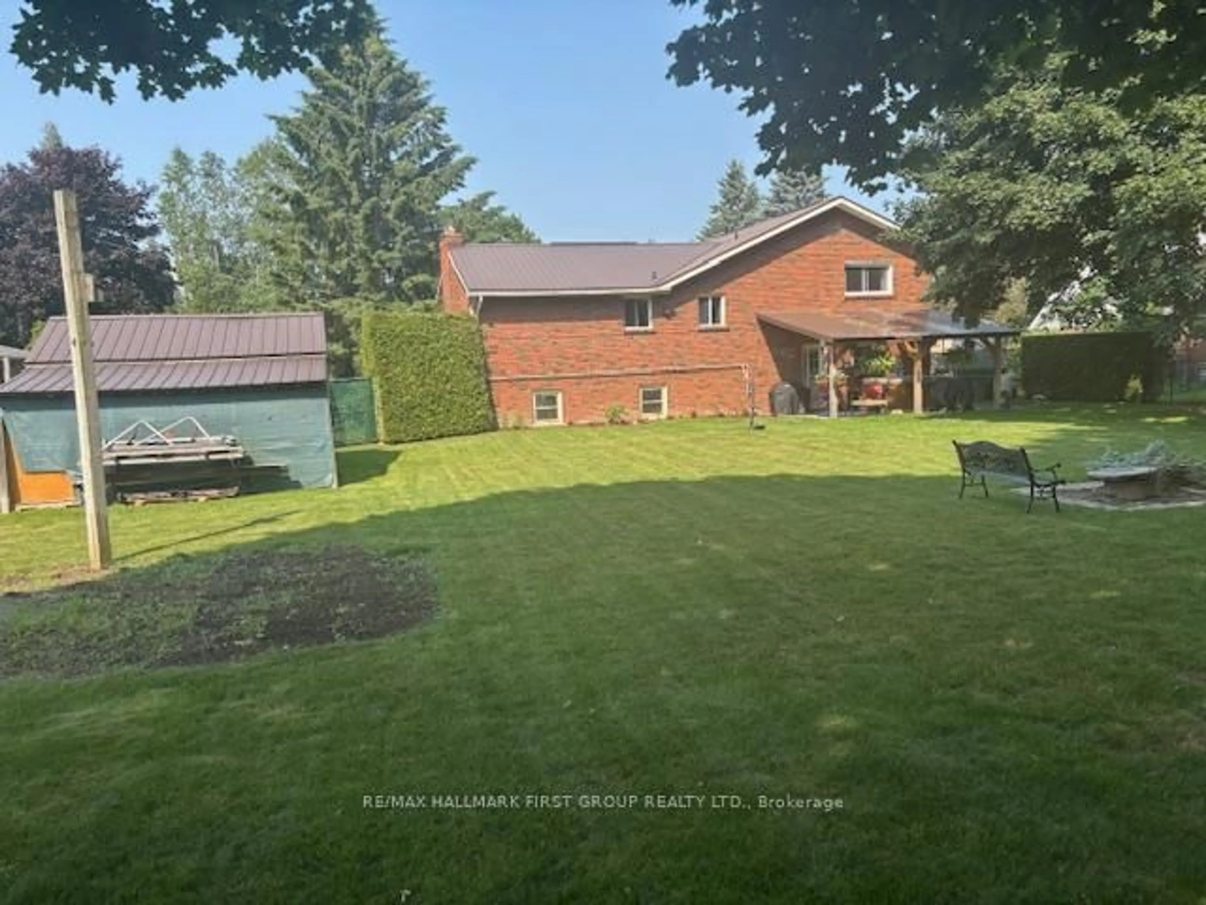 A pic from outside/outdoor area/front of a property/back of a property/a pic from drone, unknown for 11 Riverview Dr, Scugog Ontario L9L 1N8