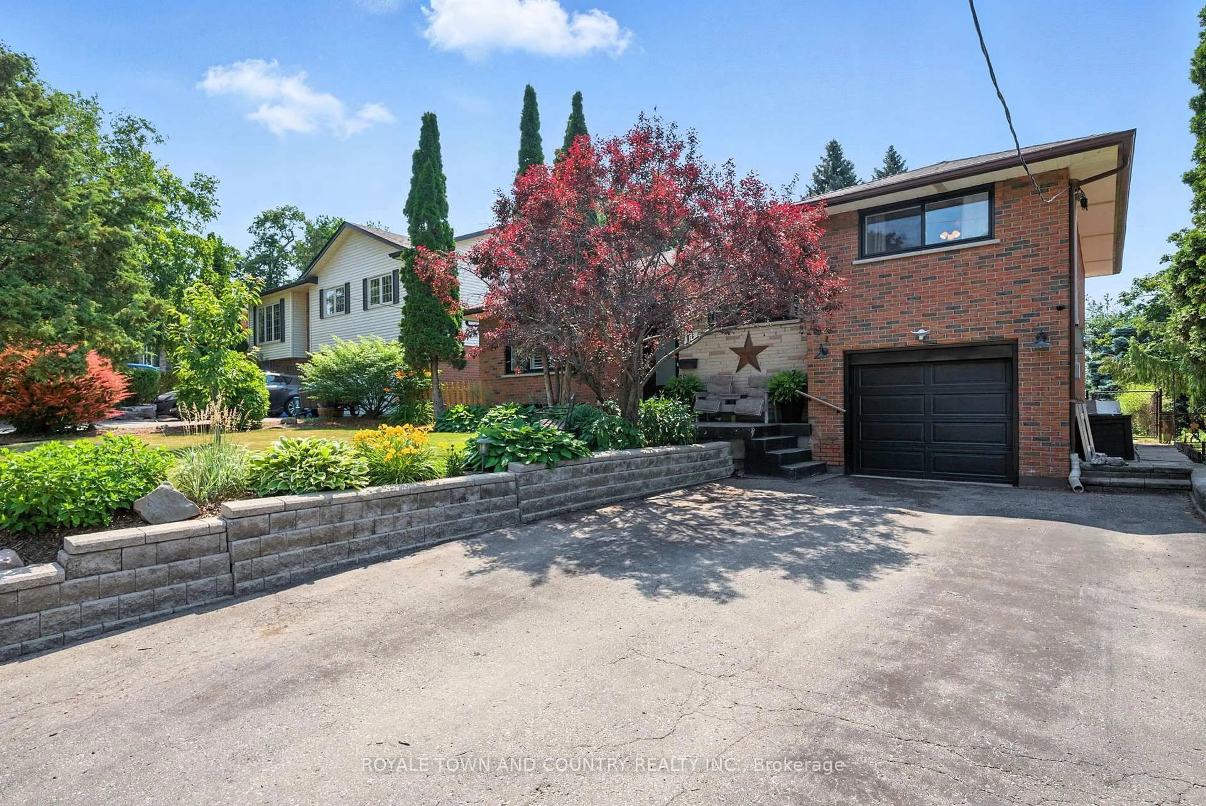 Home with brick exterior material, street for 11 Bellwood Dr, Whitby Ontario L1N 2E3