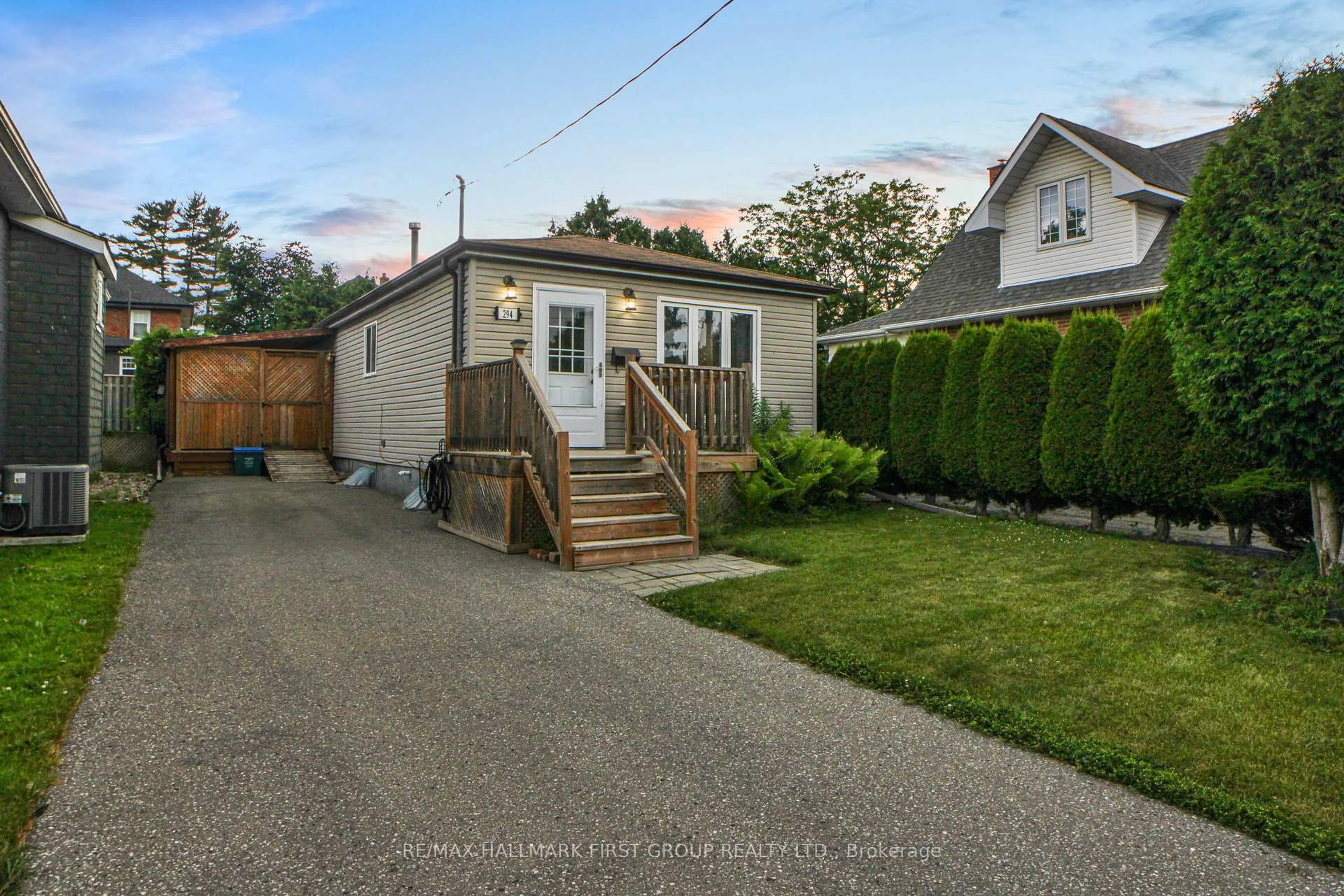 Unknown for 294 Jarvis St, Oshawa Ontario L1G 5K9