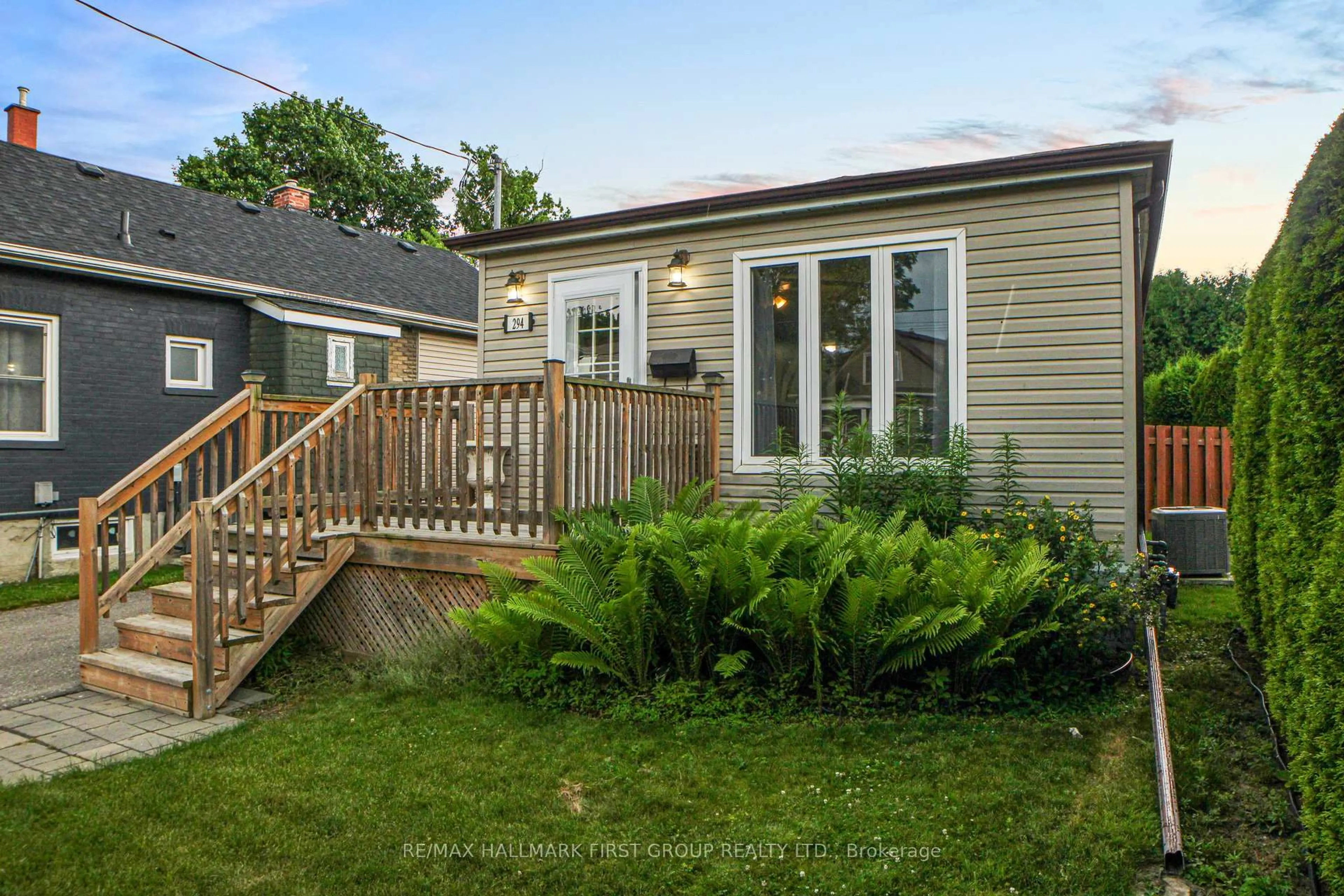 Unknown for 294 Jarvis St, Oshawa Ontario L1G 5K9
