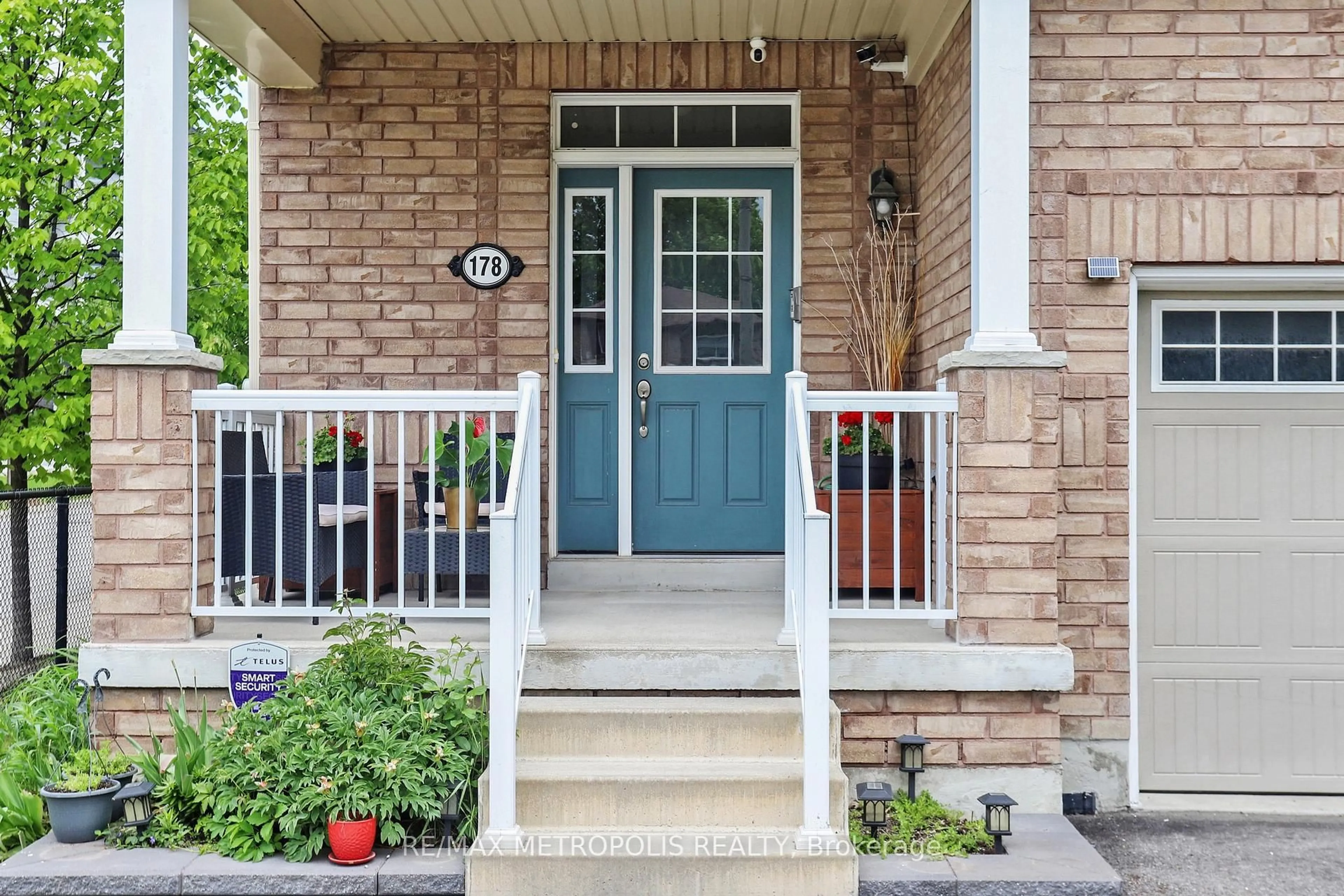 Indoor entryway for 178 Angus Dr, Ajax Ontario L1S 5E1